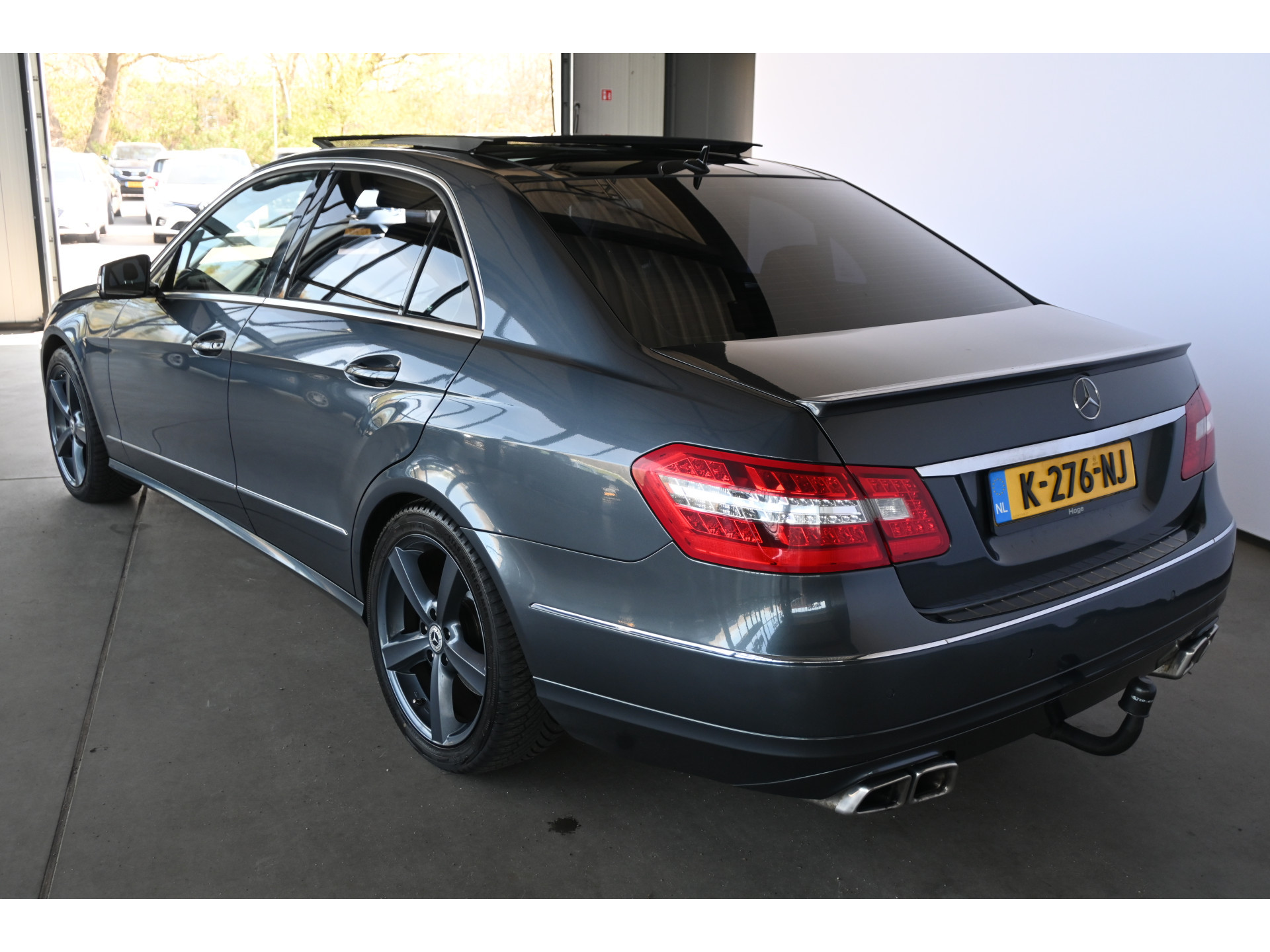 Mercedes-Benz E-klasse 500 Elegance V8 Automaat Clima Panoramadak Trekhaak PDC Stoelverwarming Cruise control Goed Onderhouden! Inruil Mogelijk!