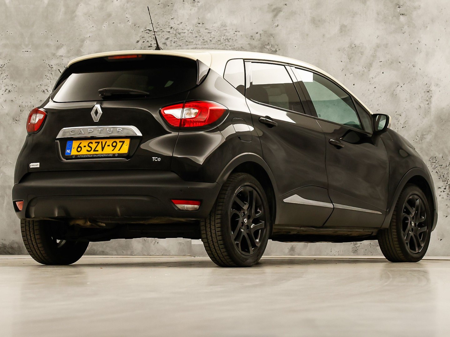 Renault Captur 0.9 TCe Dynamique Black Pack Automaat (NAP, NAVIGATIE, CLIMATE, GETINT GLAS, CAMERA, SPORTSTOELEN, CRUISE, ELEK PAKKET, NIEUWSTAAT)
