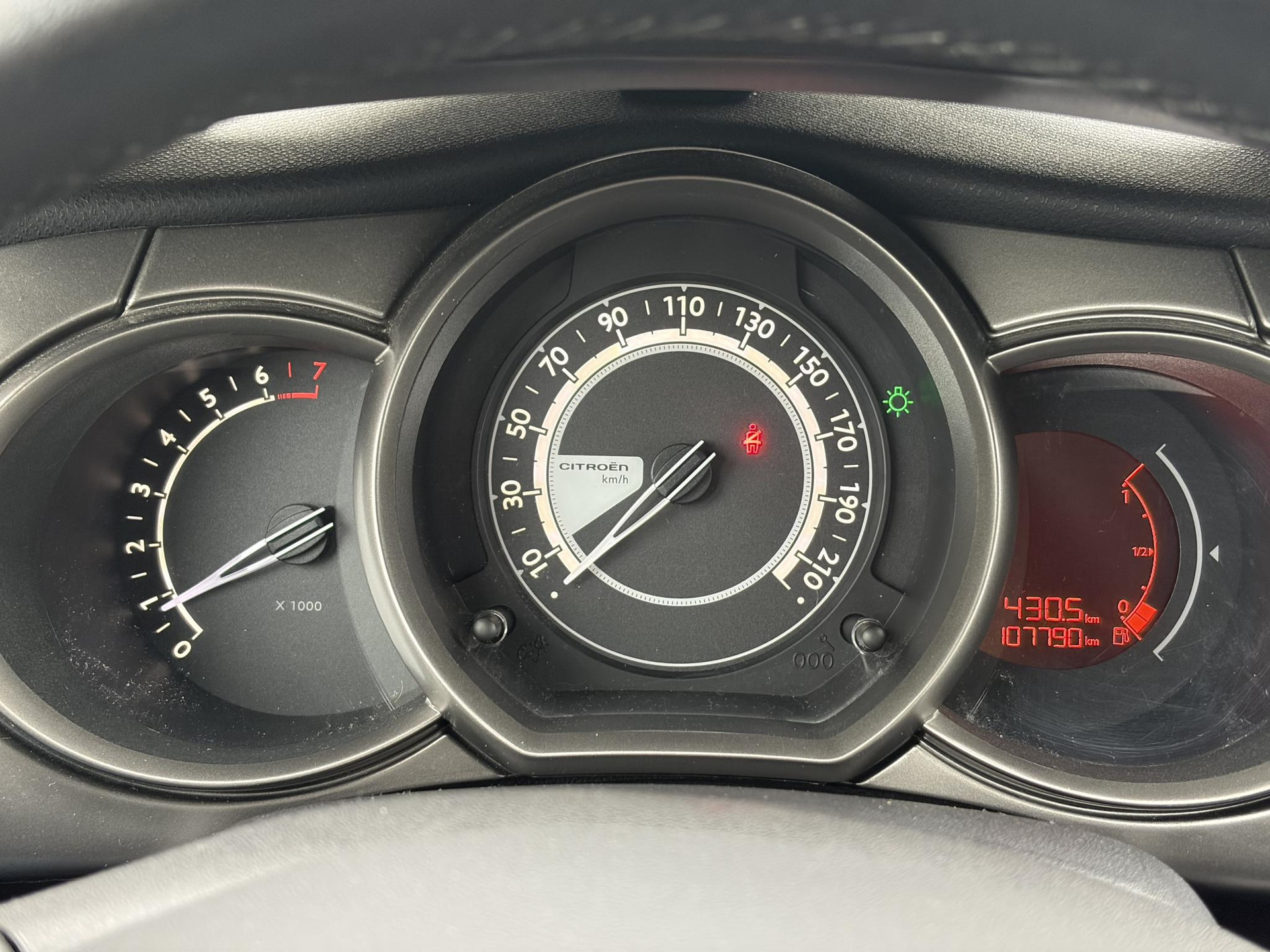 Citroen C3 1.2 PureTech Selection ✓Nieuwe D-riem✓Navi✓Carplay✓Trekhaak✓Dealer Onderhouden✓Clima✓Cruise✓5 Deurs✓Net grote beurt gehad✓N.A.P✓Apk tot 09-2027
