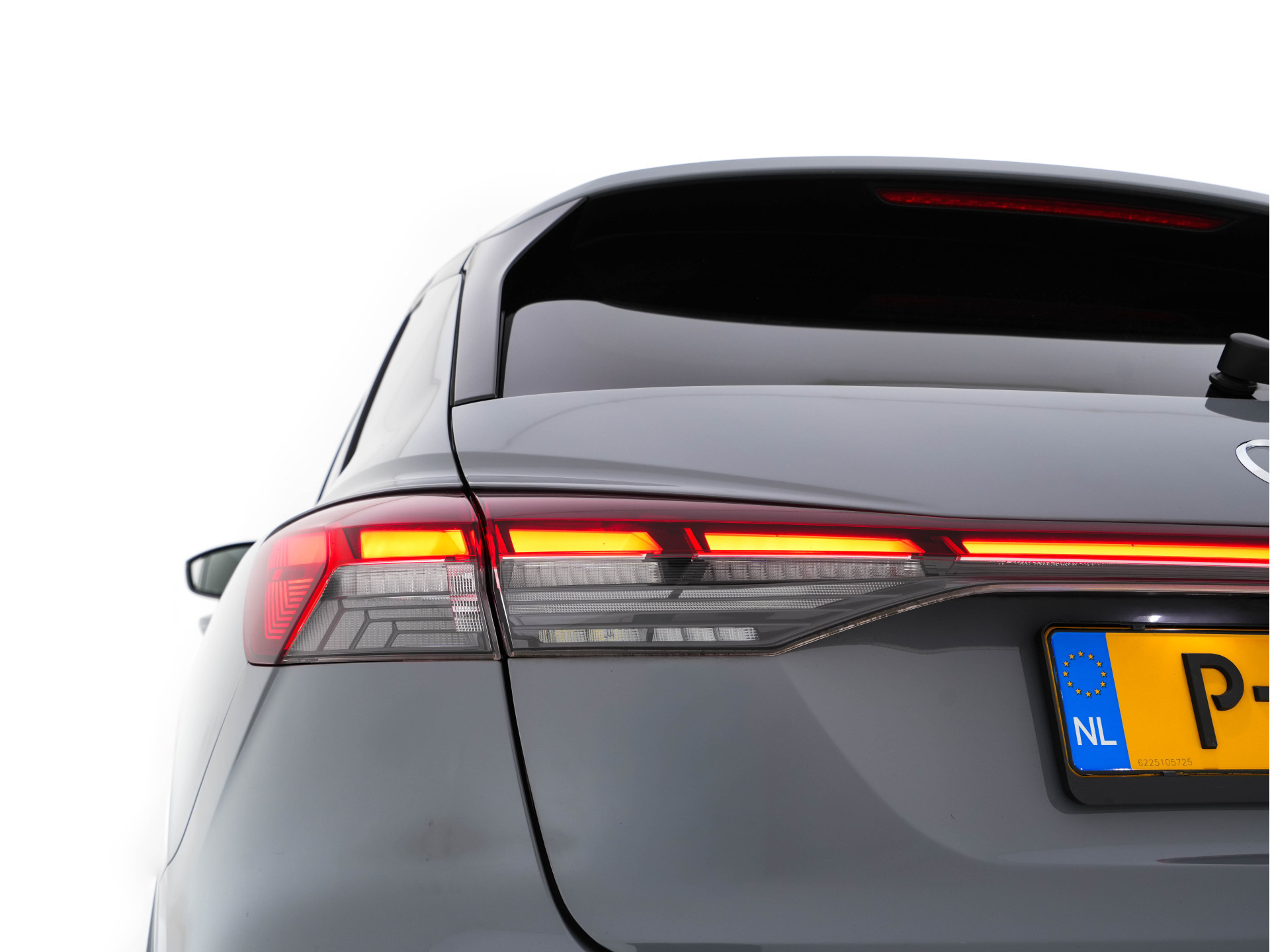 Audi Q4 e-tron 40 S-line Launch edition Competition 77 kWh [ 3-Fase-11kW ] {SOH-93%} (INCL-BTW) *HEATPUMP | LEATHER-FABRIC | SONOS-AUDIO | MATRIX-LED | ADAPTIVE-CRUISE | HEATED-SPORTSEATS | AMBIENTLIGHT | DIGI-COCKPIT | CAMERA | KEYLESS | DAB+ | NAVI-FULL