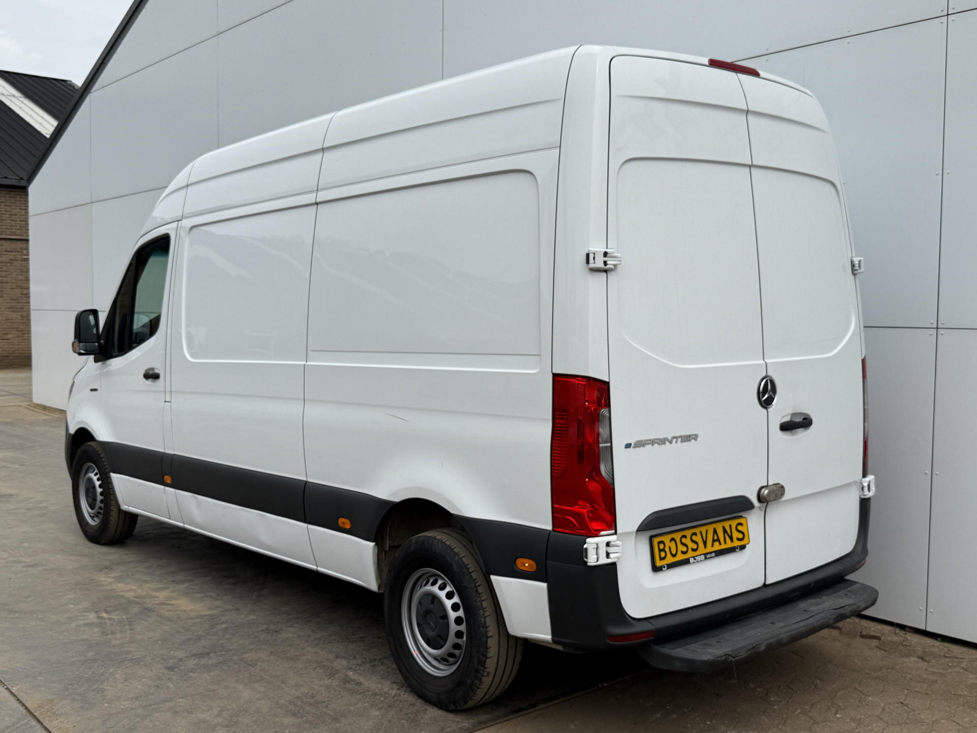 Mercedes-Benz eSprinter 312 55 kWh L2H2 Elektrisch 168 km WLTP 80kw Snelladen StoelverwarmingClimate Control