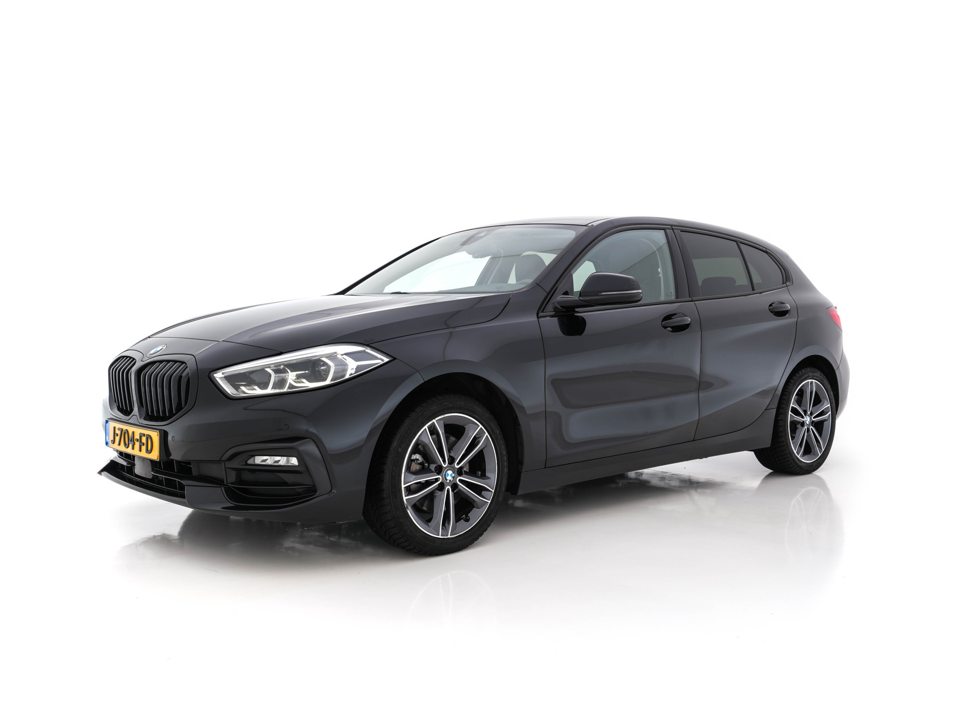 BMW 1-serie 116d Executive Edition Sport-Line (INCL-BTW) *DIGI-COCKPIT | FULL-LED | NAVI-FULLMAP | LEATHER-MICROFIBRE | AMBIENT-LIGHT | CARPLAY | CRUISE | KEYLESS | HEATED-SPORTSEATS | PRIVACY-GLASS | DAB | ECC | PDC | 17"ALU*