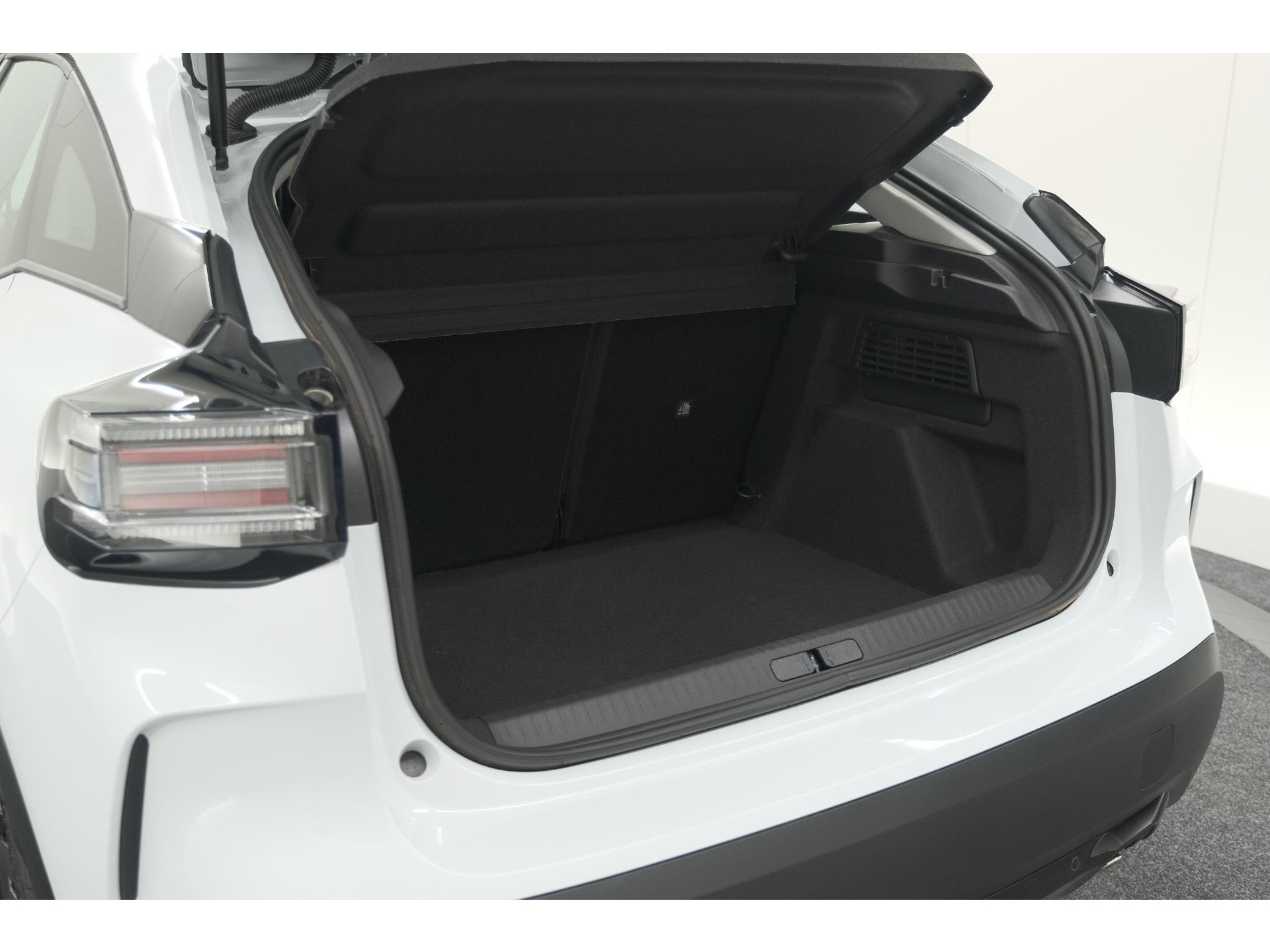 Citroen C4 Hybrid 136 e-DCS6 Plus | Camera | Apple Carplay | Navigatie | Parkeersensoren