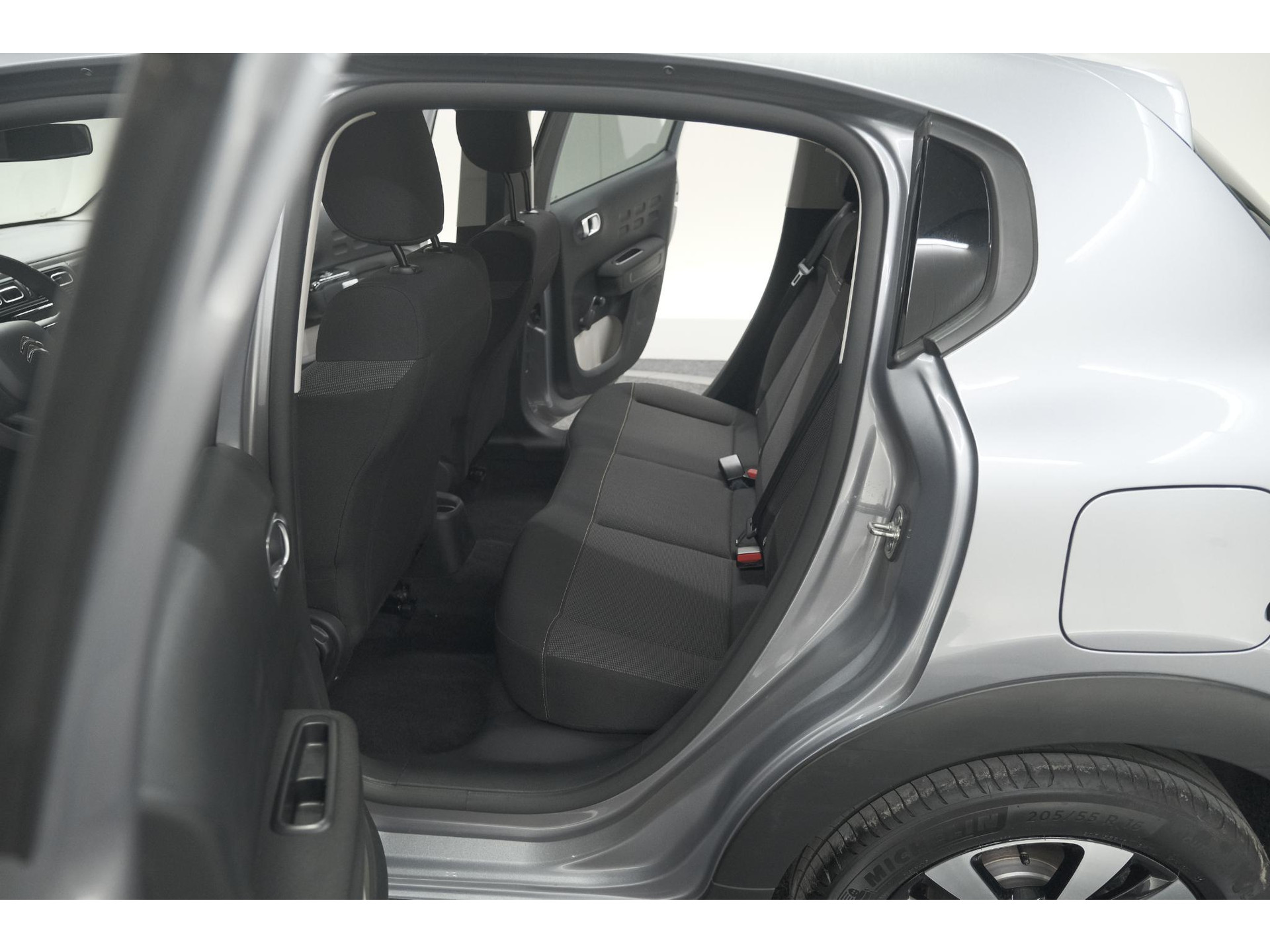 Citroen C3 PureTech 110 EAT6 Max | Apple Carplay | Parkeersensoren | Climate Control | 16 Inch Lichtmetalen Velgen