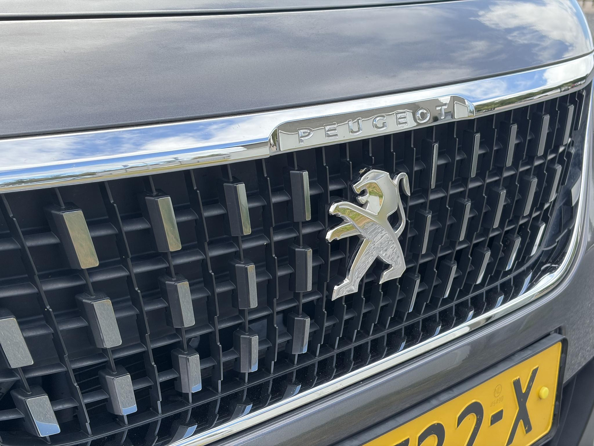 Peugeot 2008 1.2 PureTech Blue Lion D-riem vv in 2024 l Pano l Navi l 110pk l Trekhaak l Carplay l Airco l Cruise l Pdc l Recent beurt gehad l N.A.P l Apk tot 01-2027