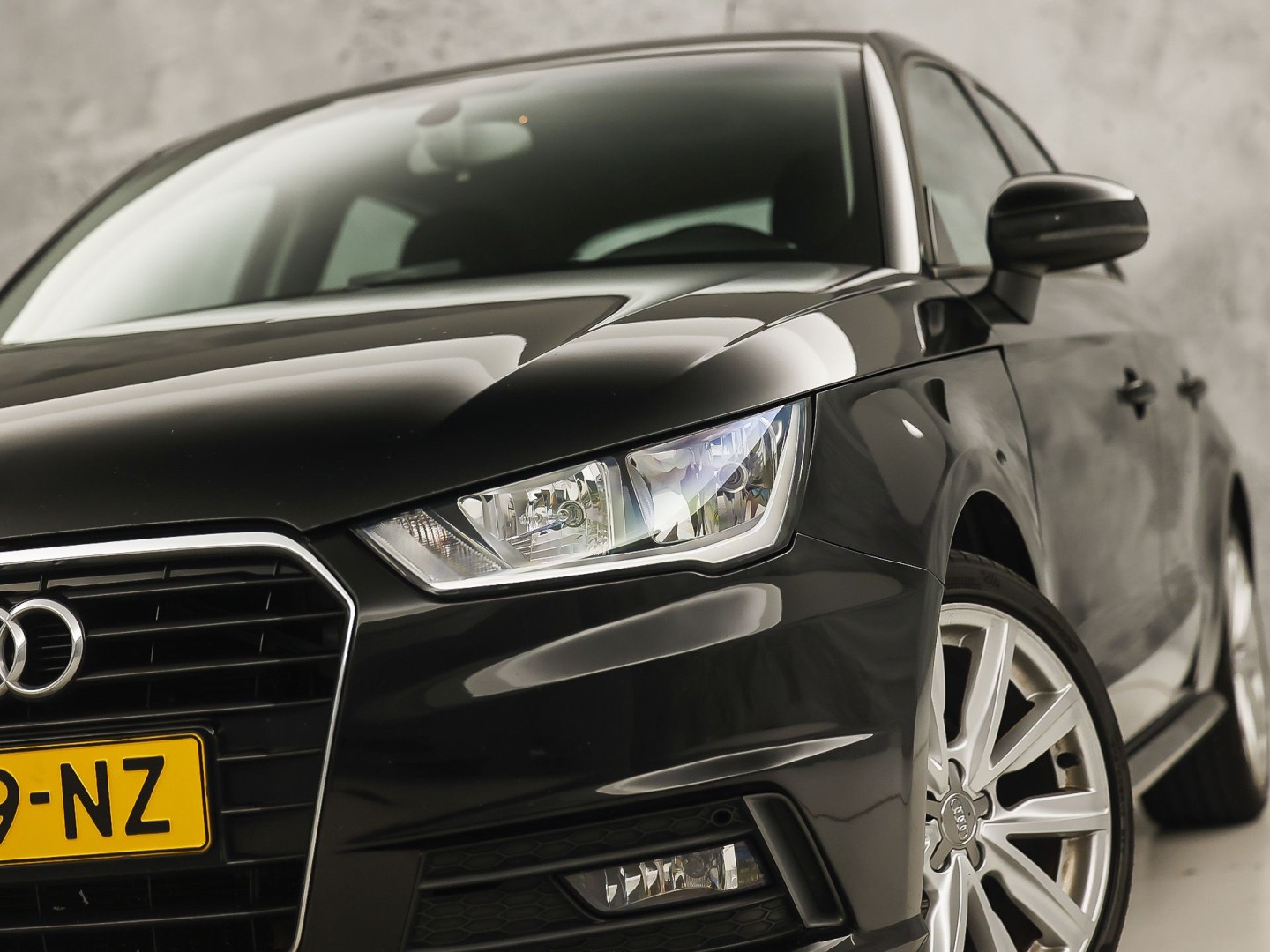 Audi A1 Sportback 1.0 TFSI Sport (NAVIGATIE, 5 DEURS, CLIMATE, STOELVERWARMING, SPORTSTOELEN, PARKEERSENSOREN, LED ACHTERLICHTEN, LM VELGEN, NIEUWE APK, NIEUWSTAAT)