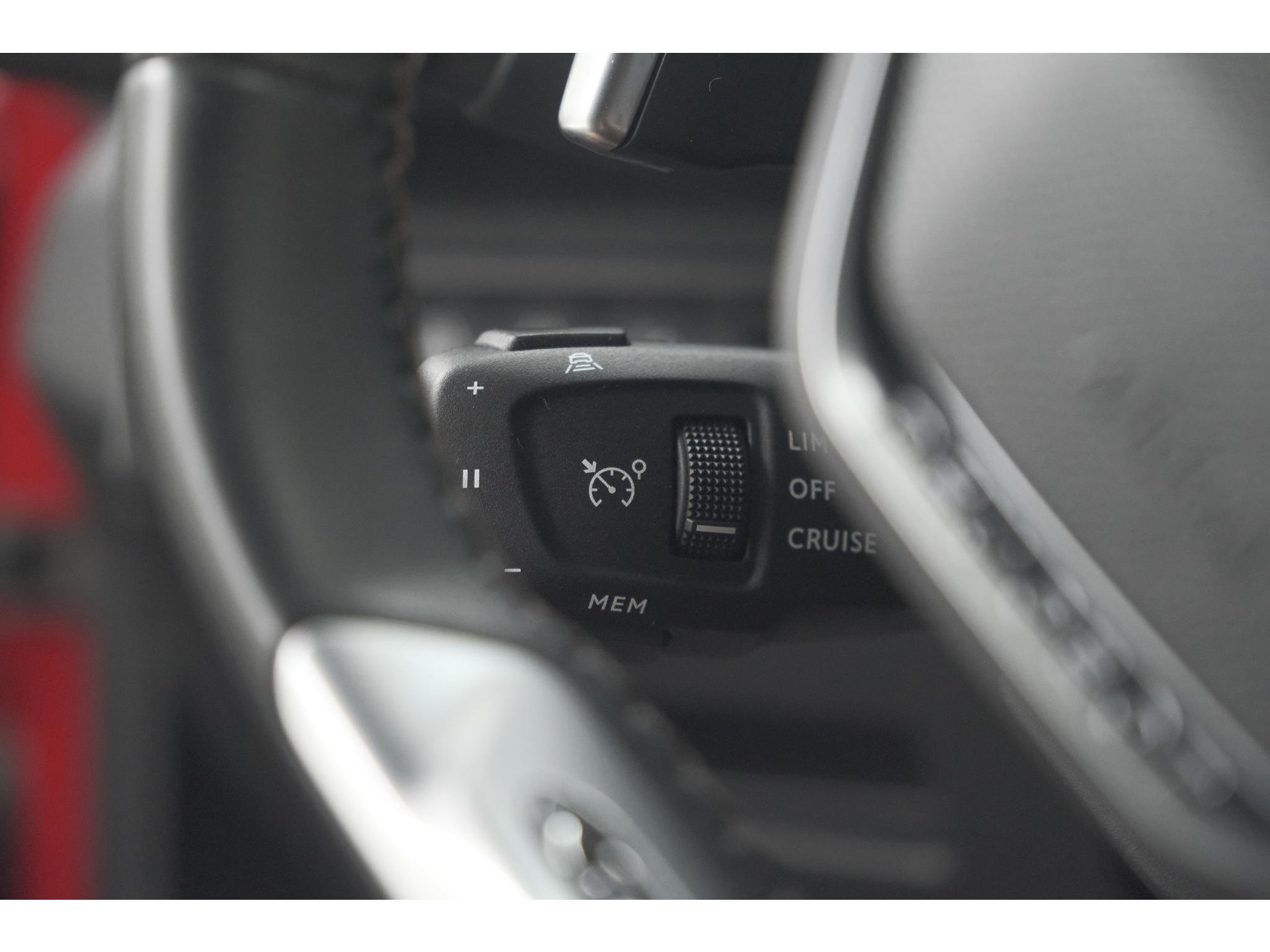 Peugeot 5008 PureTech 130 EAT8 GT Black Pack | Elektrische Kofferklep | Camera | Adaptieve Cruise Control | Dodehoekdetectie
