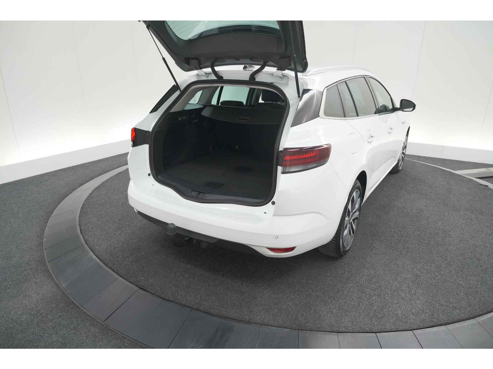 Renault Mégane Estate TCe 140 EDC Techno | Trekhaak | Camera | Navigatie | 9.3 Inch Groot Scherm