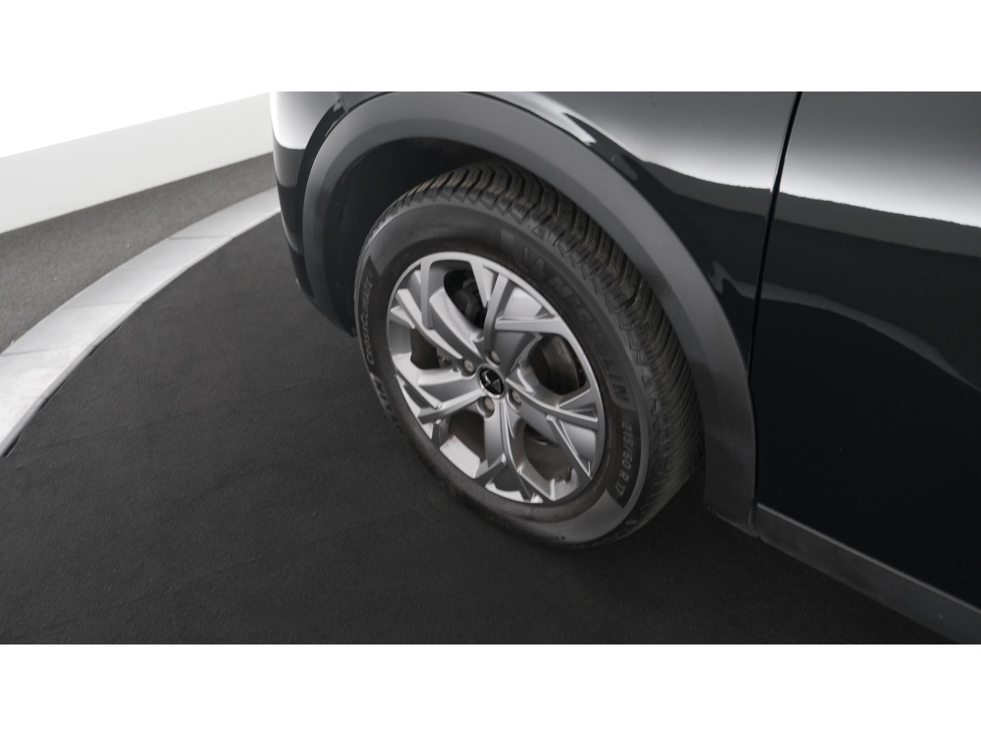 DS 3 Crossback PureTech 100 Montmartre | Parkeersensoren | Apple Carplay | Allseason Banden | Navigatie | Climate Control