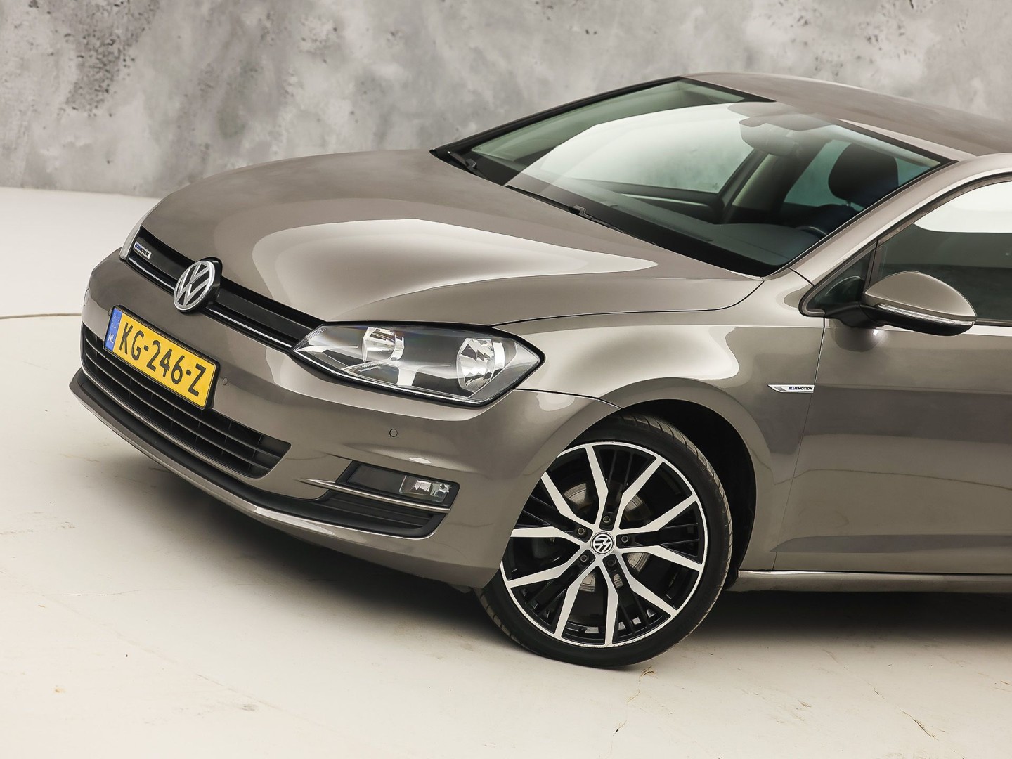 Volkswagen Golf 1.0 TSI Sportline Automaat (APPLE CARPLAY, NAVIGATIE, CAMERA, CLIMATE, SPORTSTOELEN, GETINT GLAS, LM VELGEN, CRUISE, NIEUWSTAAT)