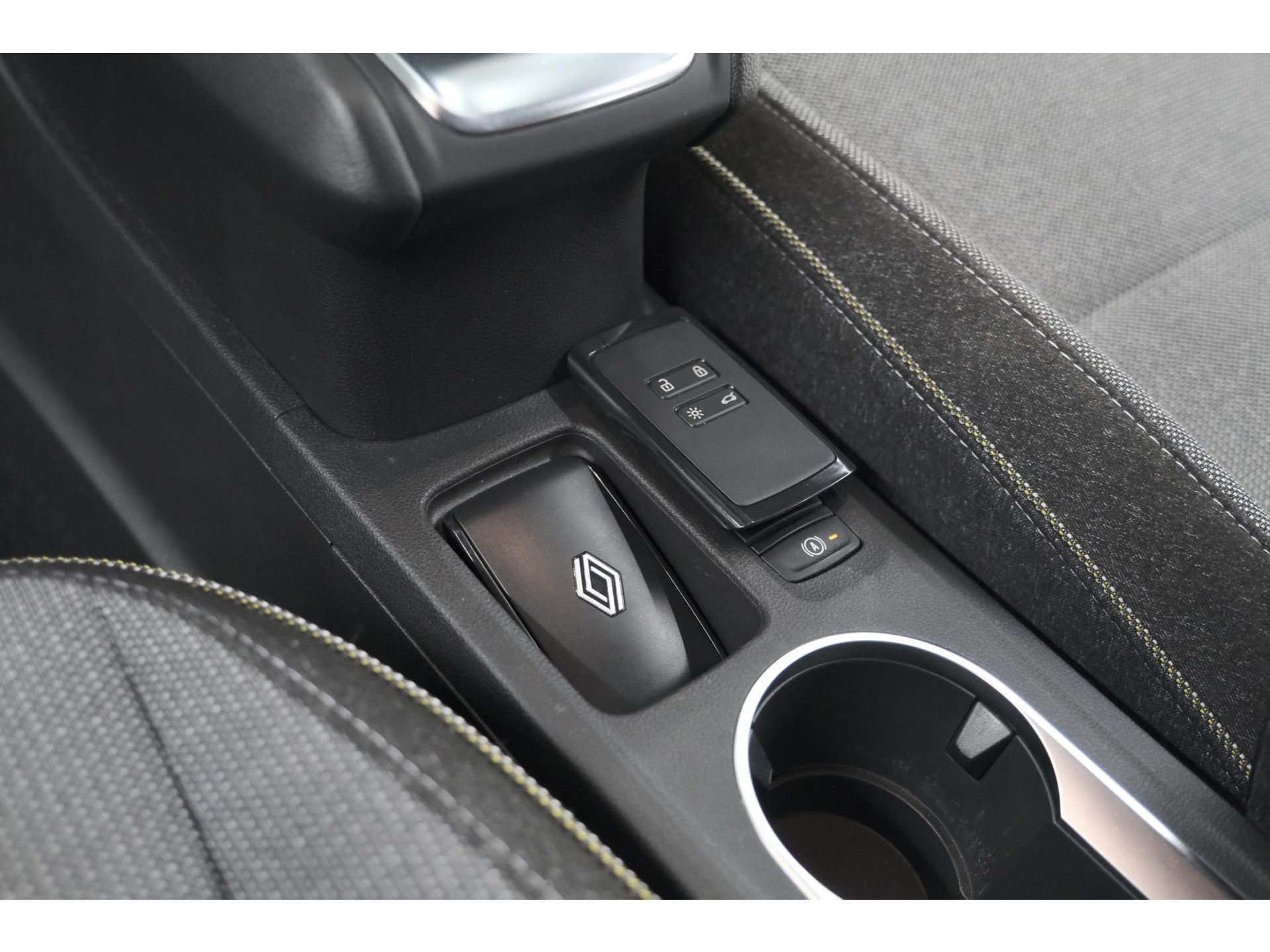Renault Captur 1.6 E-Tech full hybrid 145 techno | NIEUW MODEL | Camera | Apple Carplay | Parkeersensoren | Keyless | LED