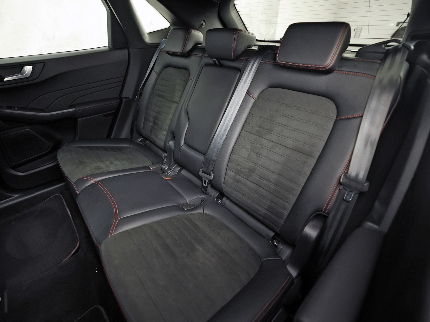 Ford Kuga 2.5 PHEV ST-Line X 225Pk Automaat (VIRTUAL COCKPIT, BANG&OLUFSEN, APPLE CARPLAY, ELEK SPORTSTOELEN, LEDER/ALCANTARA, CAMERA, ELEK ACHTERKLEP, KEYLESS, NIEUWSTAAT)