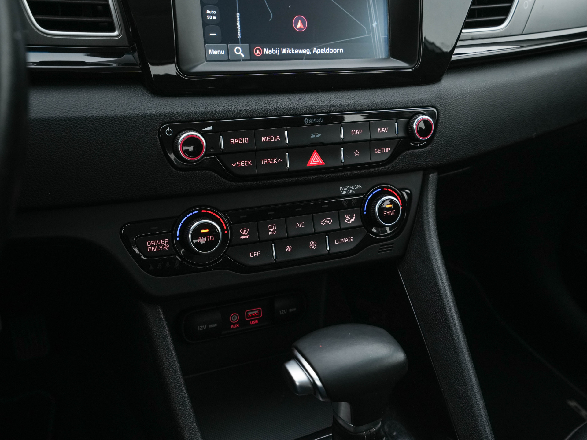 Kia Niro 1.6 GDi Hybrid ExecutiveLine Eco-Hybrid (INCL-BTW) Aut. *LEATHER-FABRIC | NAVI-FULLMAP | KEYLESS | CAMERA | COMFORTSEATS | DIGI-COCKPIT | LANE-ASSIST | ECC | CARPLAY | PDC | TOWBAR | 16''ALU*