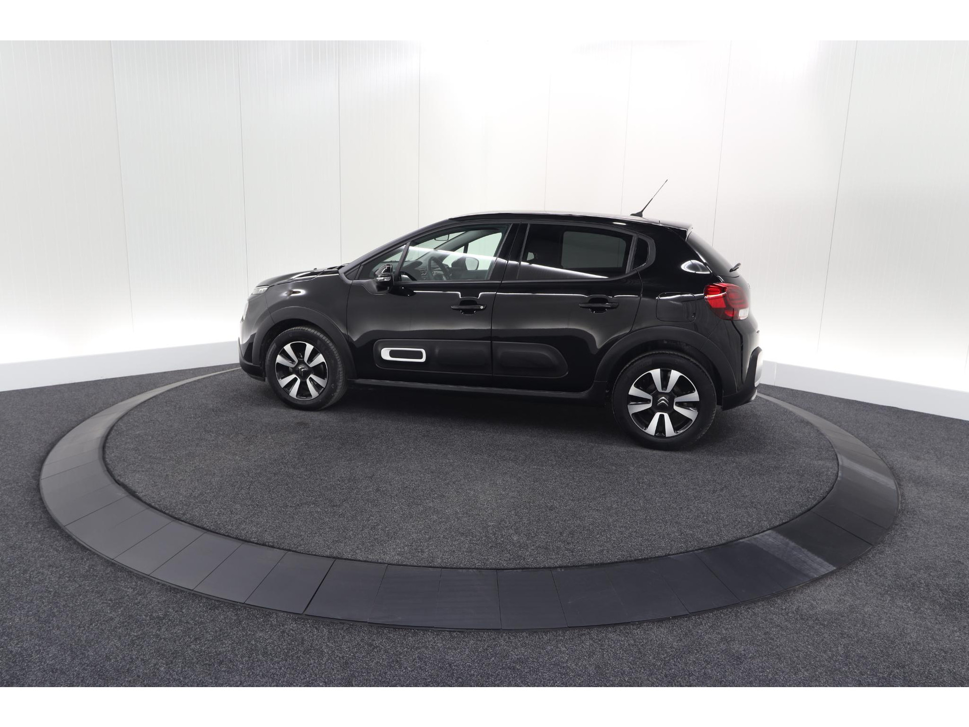 Citroen C3 PureTech 110 EAT6 Max | Apple Carplay | Parkeersensoren | Climate Control | 16 Inch Lichtmetalen Velgen