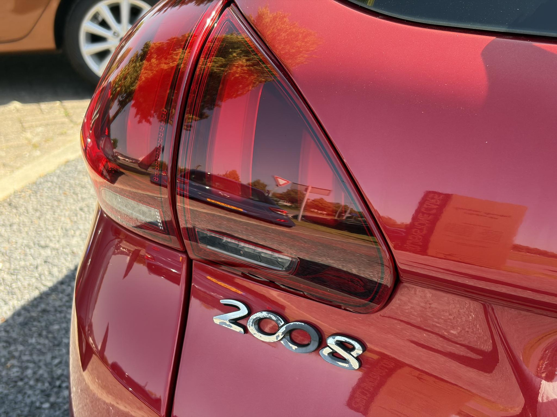 Peugeot 2008 1.2 PureTech Active 110pk,Dealer Onderhouden,Navi,Carplay,Airco,Cruise,Pdc,N.A.P,Apk tot 05-2027