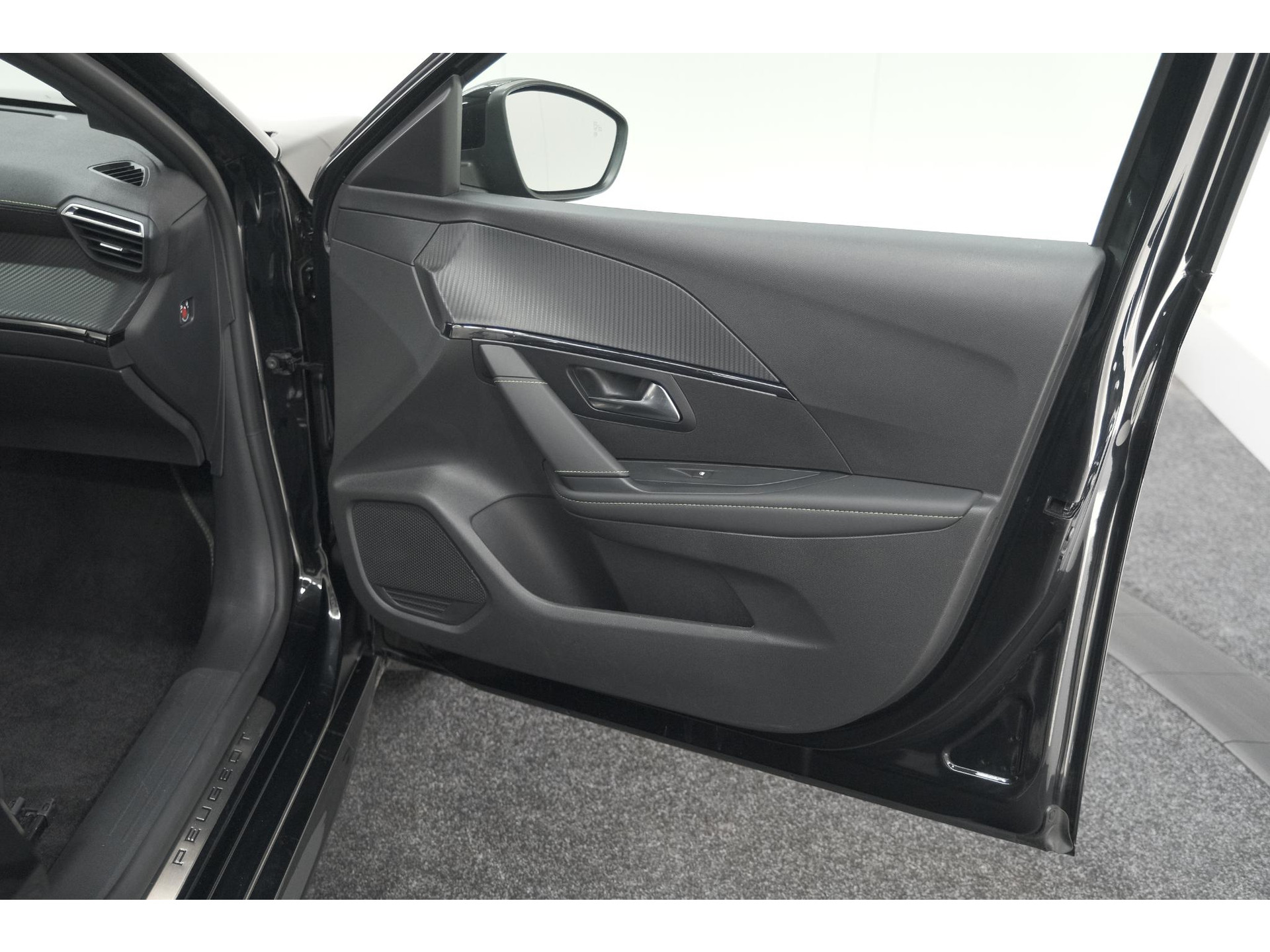 Peugeot 208 Hybrid 136 e-DCS6 GT | 360 Camera | Adaptieve Cruise Control | Dodehoekdetectie | Apple Carplay