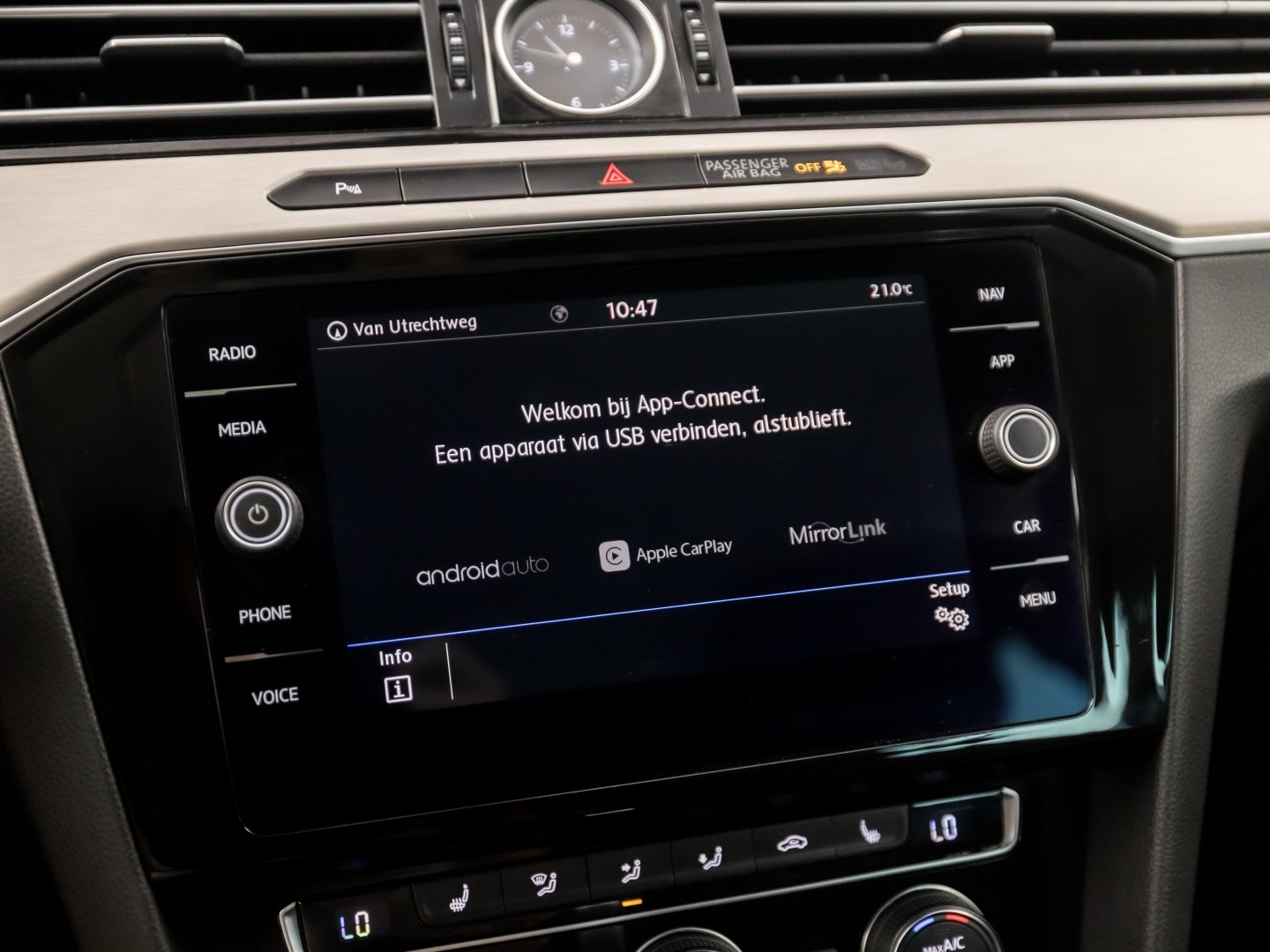 Volkswagen Passat Variant 1.5 TSI Highline Sportline 150Pk Automaat (VIRTUAL COCKPIT, APPLE CARPLAY, GROOT NAVI, CAMERA, LEDER/ALCANTARA, GETINT GLAS, KEYLESS, NIEUWSTAAT)