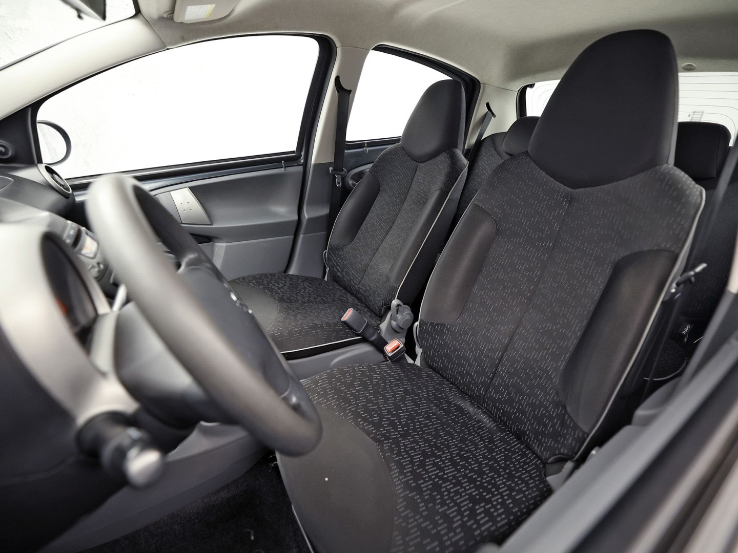 Peugeot 107 1.0-12V Sport (AIRCO, TOERENTELLER, ELEK RAMEN, SPORTSTOELEN, LM VELGEN, SPOILER, NIEUWE APK, NIEUWSTAAT)