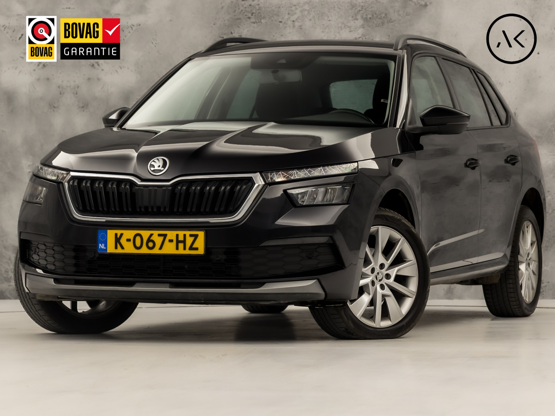 Škoda Kamiq 1.0 TSI Sport (VIRTUAL COCKPIT, APPLE CARPLAY, GROOT NAVI, TREKHAAK, PARKEERSENSOREN, SPORTSTOELEN, GETINT GLAS, CRUISE, NIEUWE APK, NIEUWSTAAT)