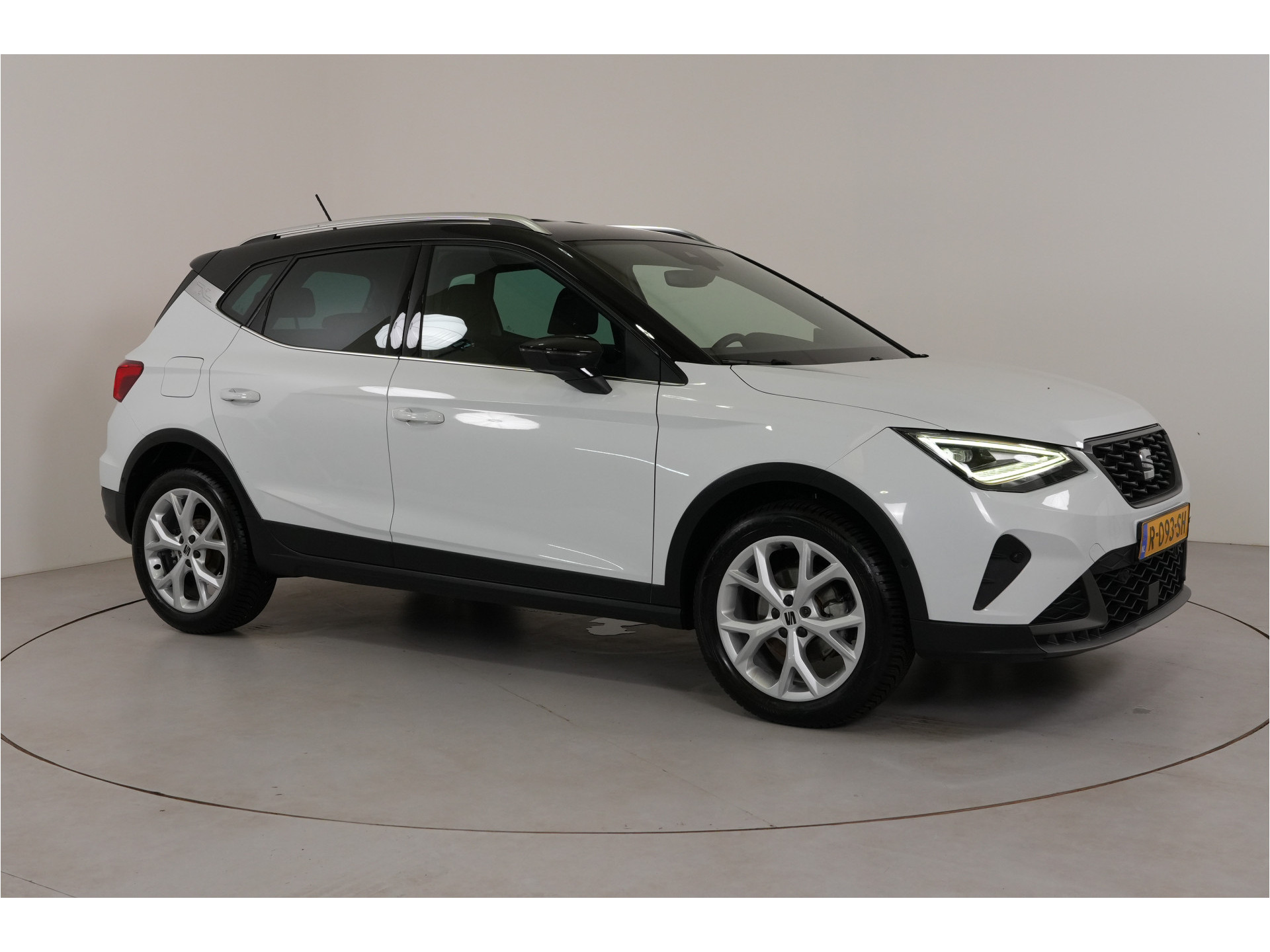SEAT Arona 1.5 TSI EVO FR Business Intense | 150 pk | Camera | Stl. verw. | Adaptive Cruise |