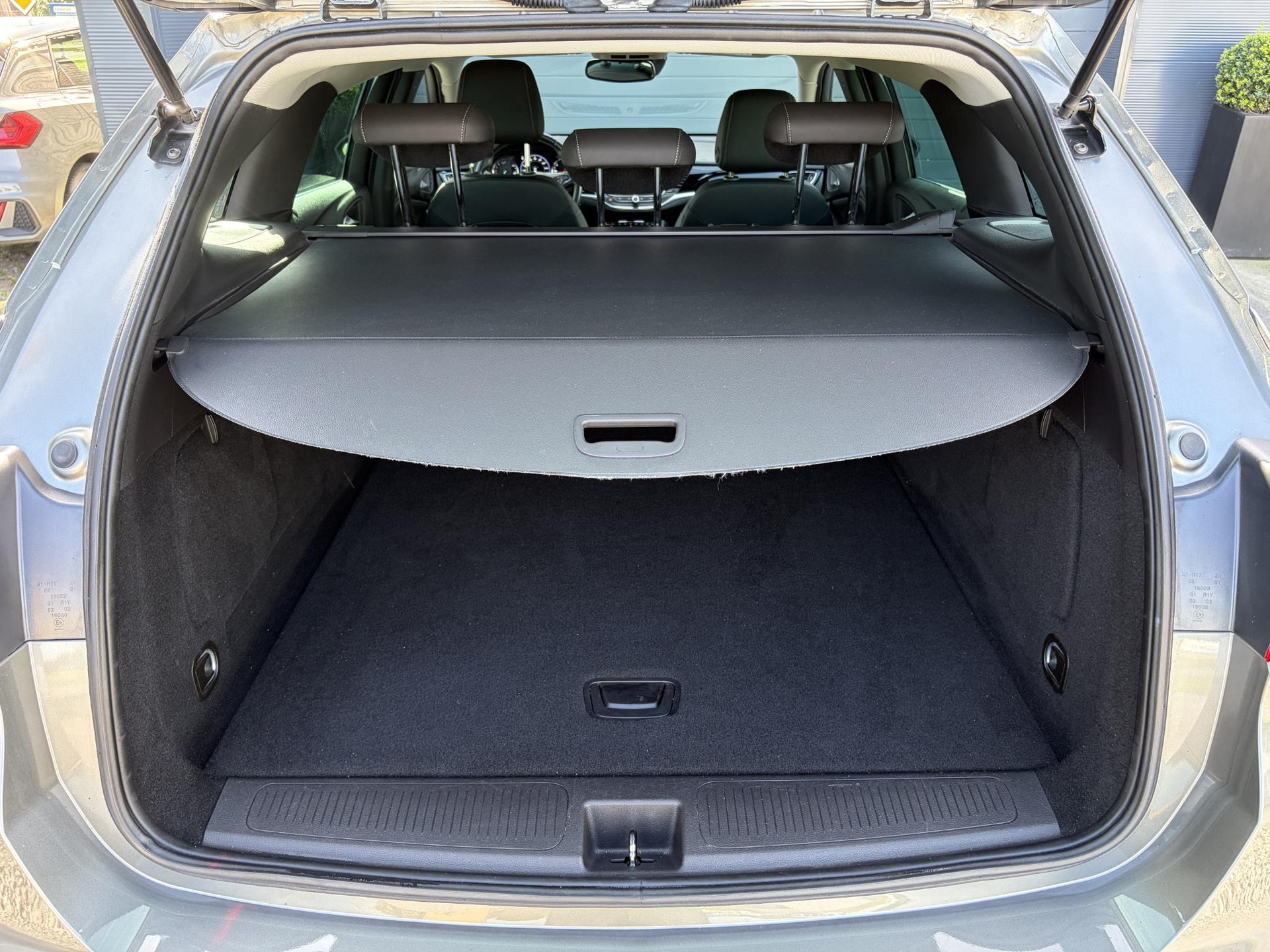 Opel Astra Sports Tourer 1.2 Business Elegance ✓1e Eigenaar✓110pk✓Carplay✓Camera✓Navi✓Clima✓Cruise✓Halfleder✓Comfortstoel✓Pdc V+A✓6 Bak✓Dealer Onderhouden✓Keyless✓Lm velgen✓N.A.P✓Apk tot 06-2027