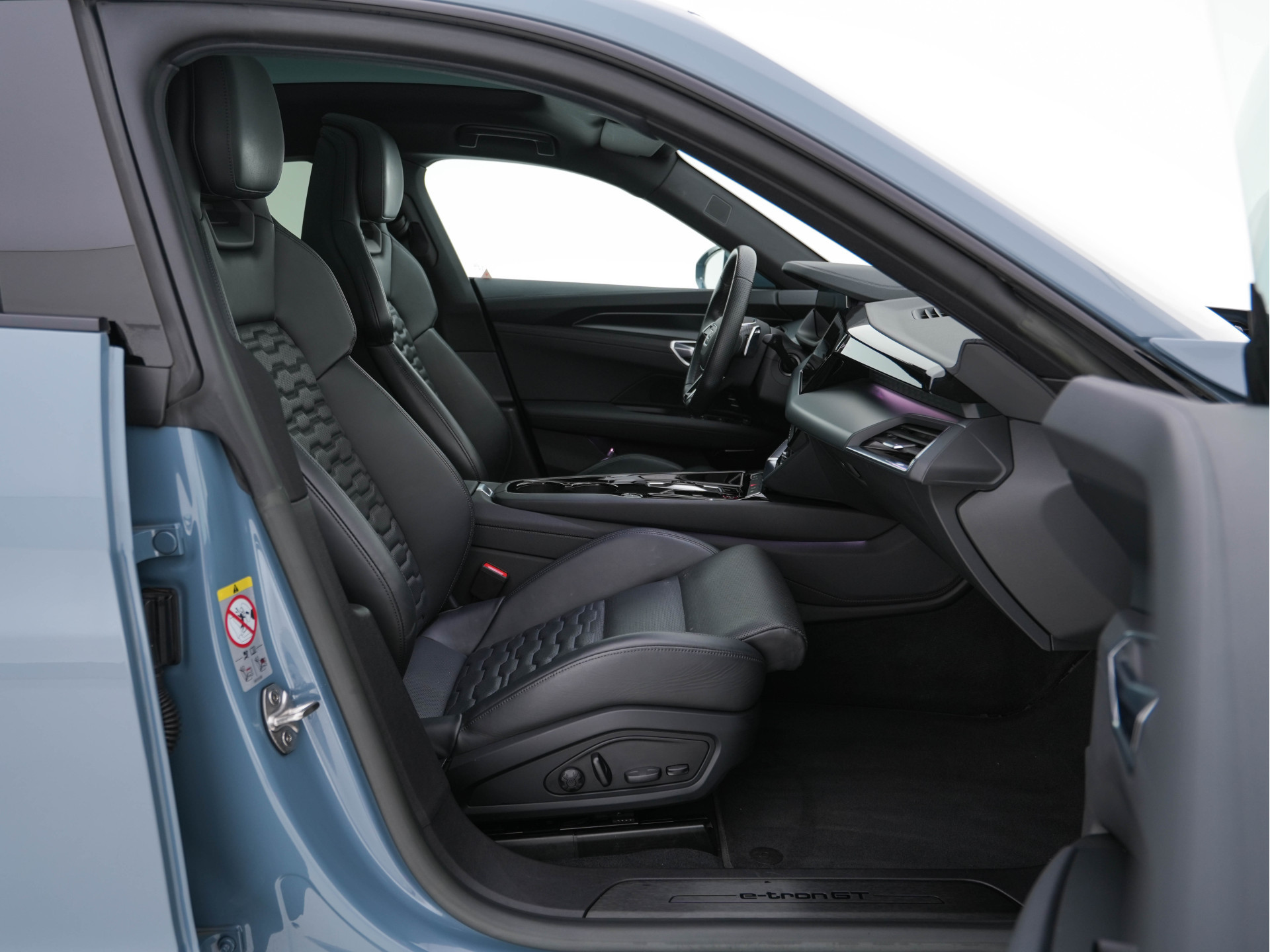 Audi e-tron GT 93 kWh AWD [ 3-Fase ] {SOH-91%} *PANO | LEATHER | BANG/OLUFSEN-AUDIO | HEAD-UP | ADAPT.CRUISE | BLINDSPOT |  MATRIX-LED | AIR-SUSPENSION | SPORT-SEATS | SURROUND-VIEW | KEYLESS | DIGI-COCKPIT | NAVI-FULLMAP | 21"ALU*