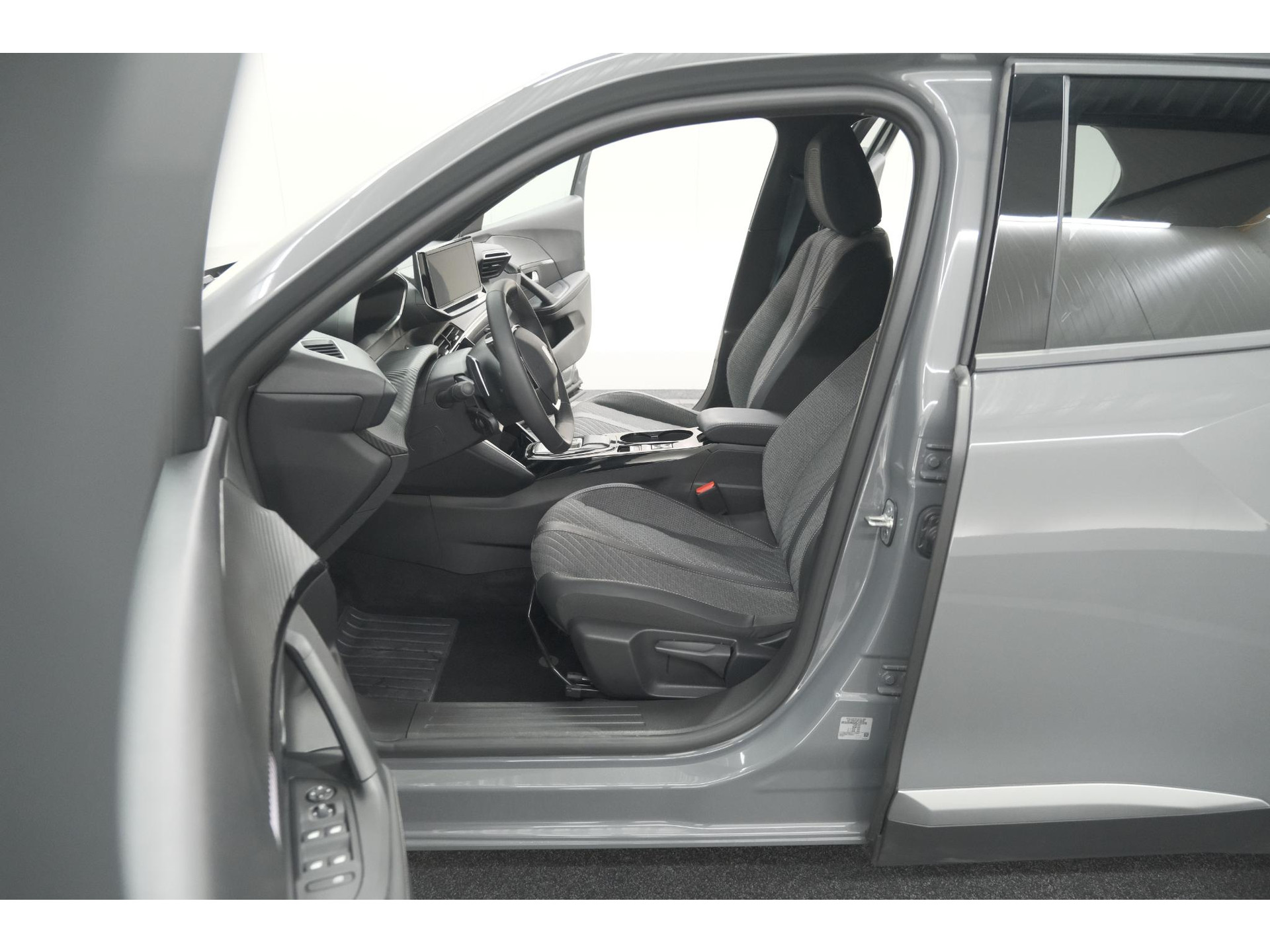 Peugeot 2008 PureTech 130 EAT8 Allure | 100% Benzine | Parkeersensoren Voor + Achter | Apple CarPlay | Climate Control