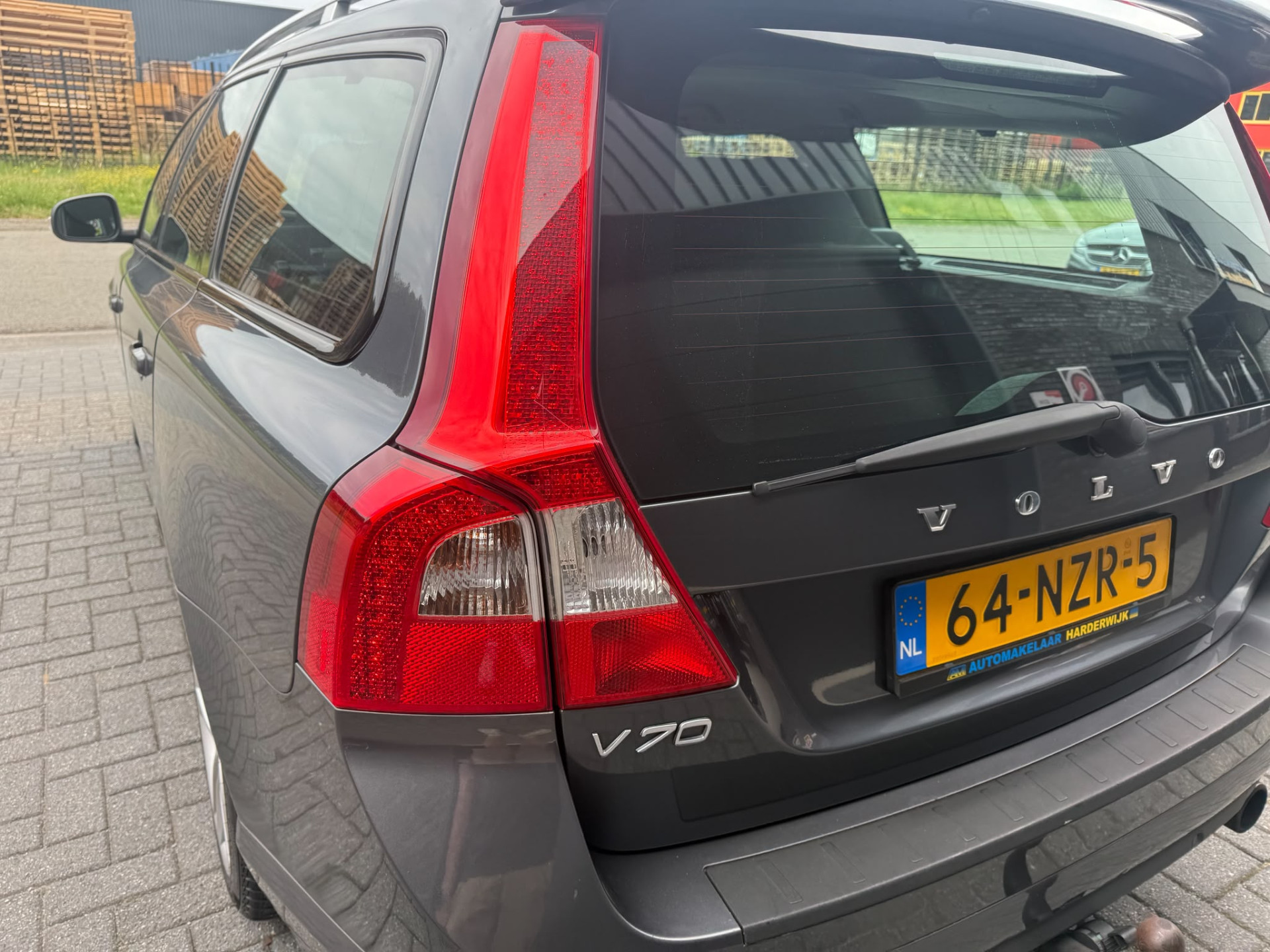 Volvo V70 2.0T R-Edition | 3E EIGENAAR | AUTOMAAT | LEDER | NAVI | XENON | CRUISE | TREKHAAK |