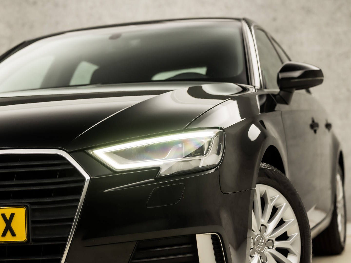 Audi A3 Sportback 1.0 TFSI Sport (APPLE CARPLAY, GROOT NAVI, CLIMATE, DYNAMISCHE KNIPPERLICHTEN, SPORTSTOELEN, CRUISE, PARKEERSENSOREN, NIEUWE APK, NIEUWSTAAT)