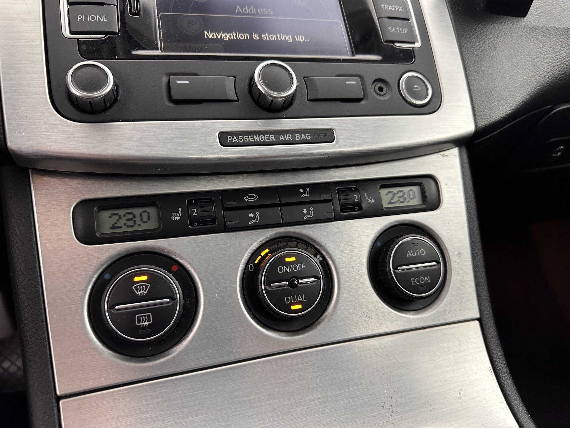 Volkswagen Passat 2.0 FSI Highline Aut. *NAVI-FULLMAP | LEATHER-ALCANTARA | SPORT-SEATS | ECC | HEATED-SEATS | PDC | CRUISE*