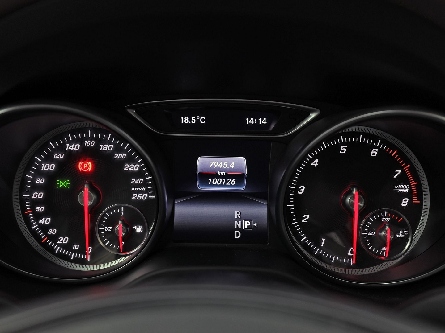 Mercedes-Benz GLA-klasse 250 4Matic Premium AMG Sport 211Pk Automaat (PANORAMADAK, MEMORY SEATS, GROOT NAVI, CAMERA, TREKHAAK, SPORTSTOELEN, GETINT GLAS, BRUIN LEDER, STOELVERWARMING, NIEUWSTAAT)