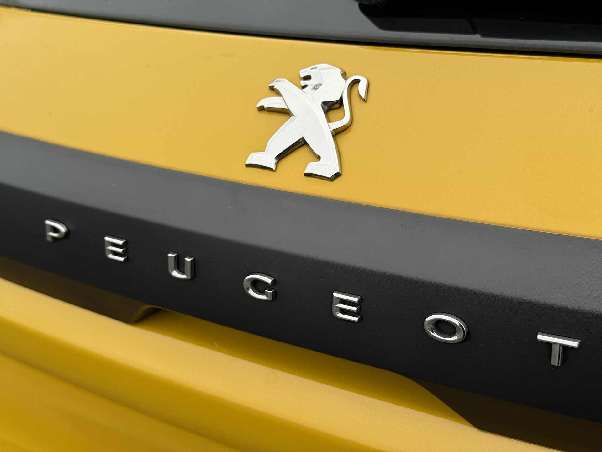 Peugeot 208 1.2 PureTech Like 1e Eigenaar,Apple Carplay/Android Auto,Camera,Navi,Clima,Cruise,Weinig Km,Zeer Zuinig,Apk tot 07-2027