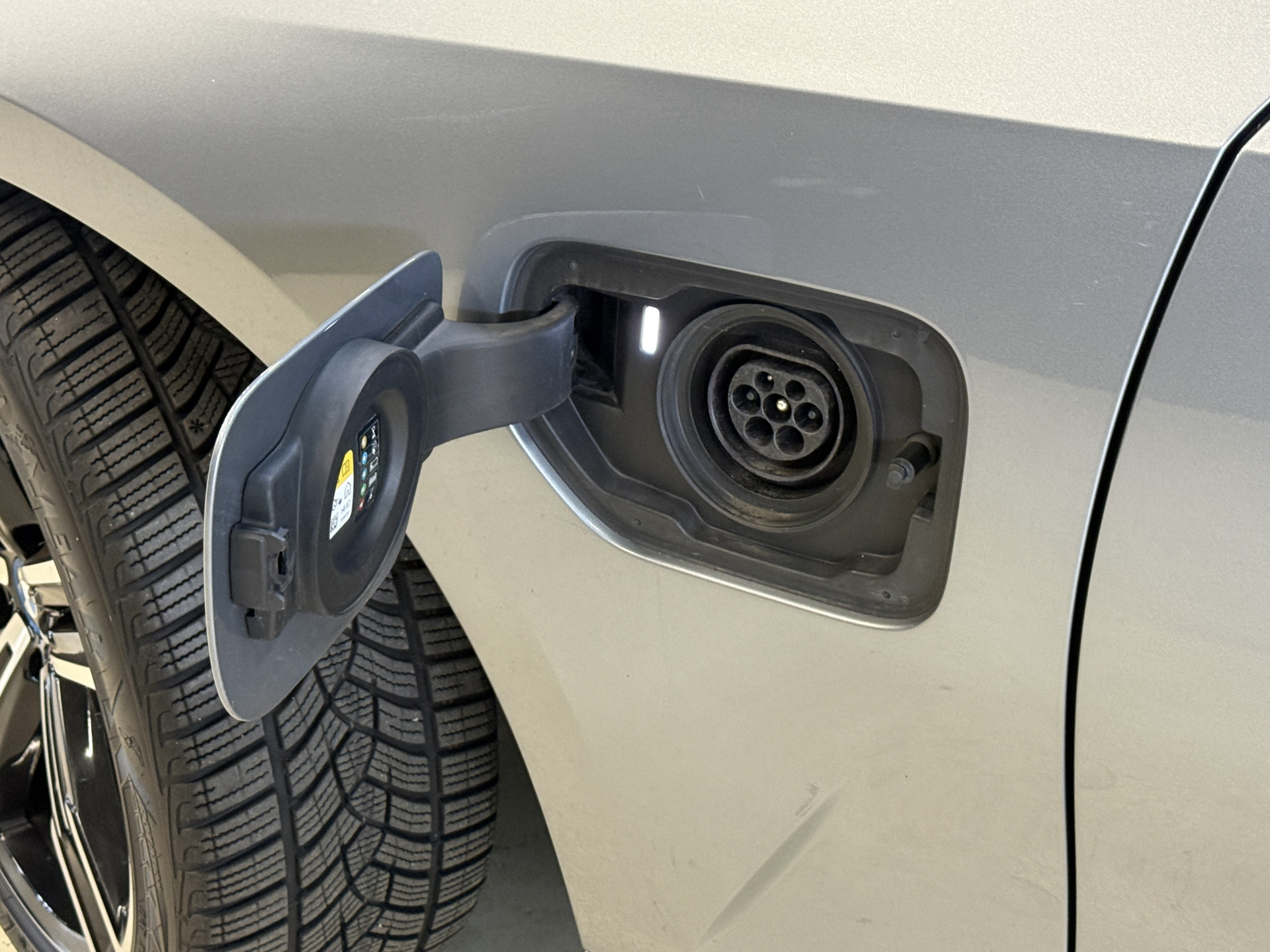 BMW 3-serie Touring 330e | M-Sport | Facelift | Lederen sportstoelen | Harman/Kardon | Sfeerverlichting | Full LED
