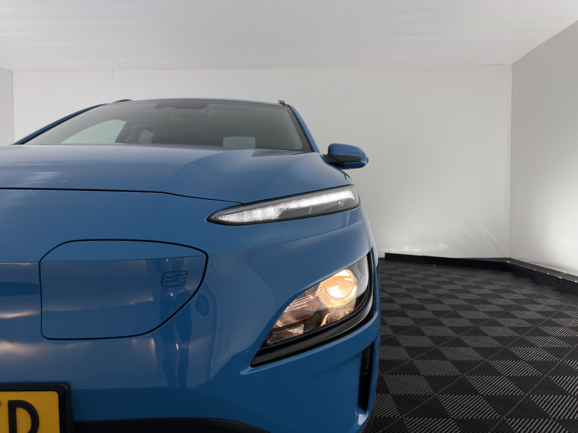 Hyundai Kona EV Fashion 39 kWh [ 3-Fase ] {SOH-100%} (INCL-BTW) Aut.*HEATPUMP | HEAD-UP | NAVI-FULLMAP | DIGI-COCKPIT | FULL-LED | KRELL-AUDIO | LANE-ASSIST | KEYLESS | CAMERA | SHIFT-PADDLES | DAB | ADAPTIVE-CRUISE | COMFORT-SEATS | 17"ALU*