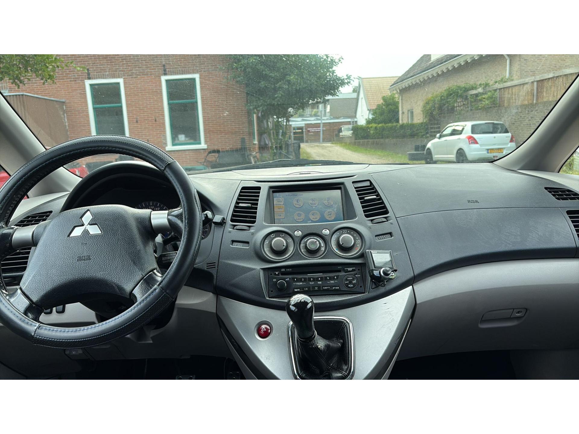 Mitsubishi Grandis 2.4-16V 7 Zits Only Export
