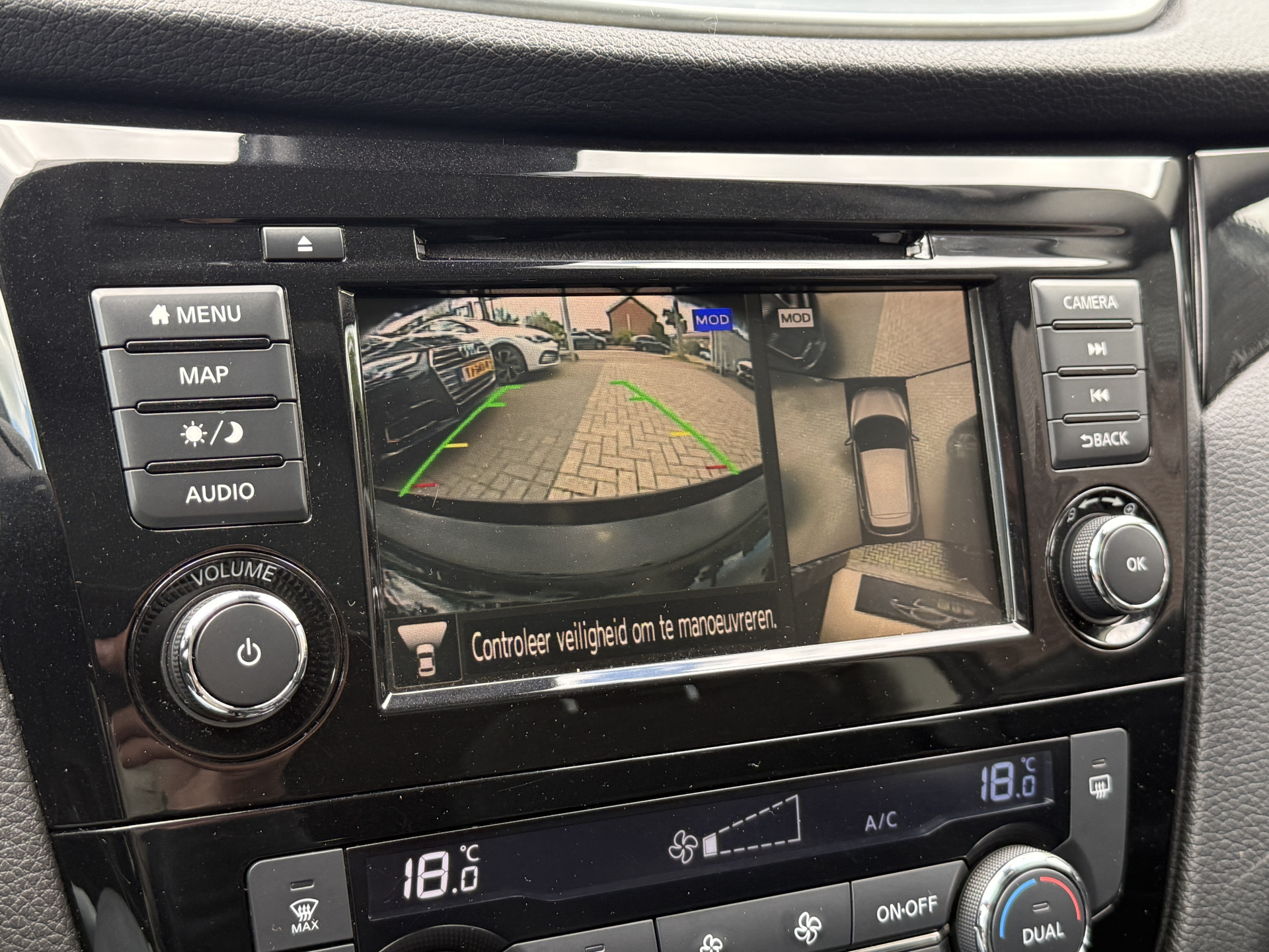 Nissan Qashqai 1.3 DIG-T Design Edition | Panoramadak | Trekhaak | 360 Camera