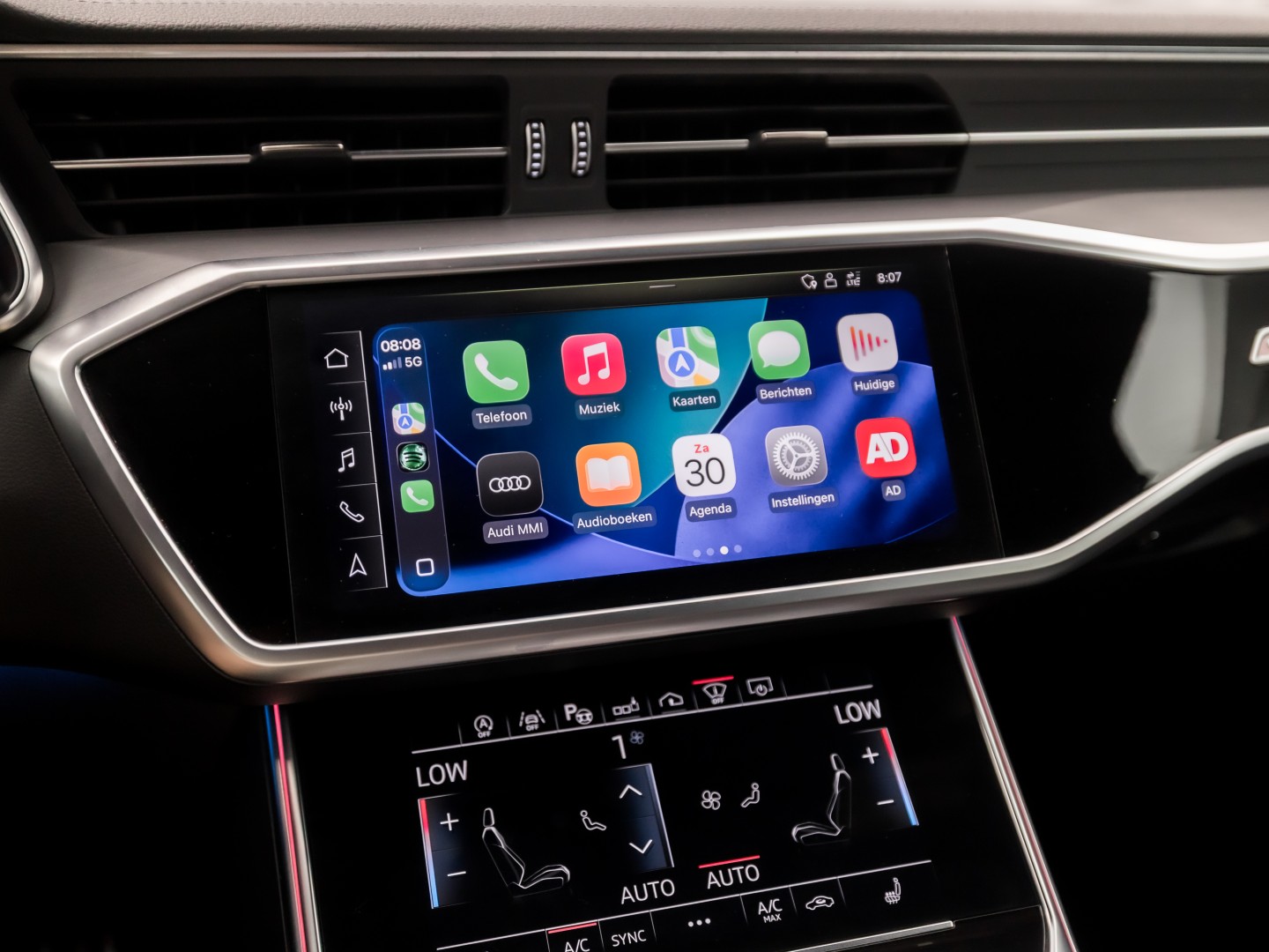 Audi A6 Avant 55 TFSI quattro S-Line 340Pk Automaat (PANORAMADAK, 6 CILINDER, BANG&OLUFSEN, HEAD-UP DISPLAY, NAPPA LEDER, MEESTURENDE ACHTERAS, CAMERA, STOELVERWARMING, SFEERVERLICHTING, ADAPTIVE CRUISE, MATRIX LED, NIEUWSTAAT)