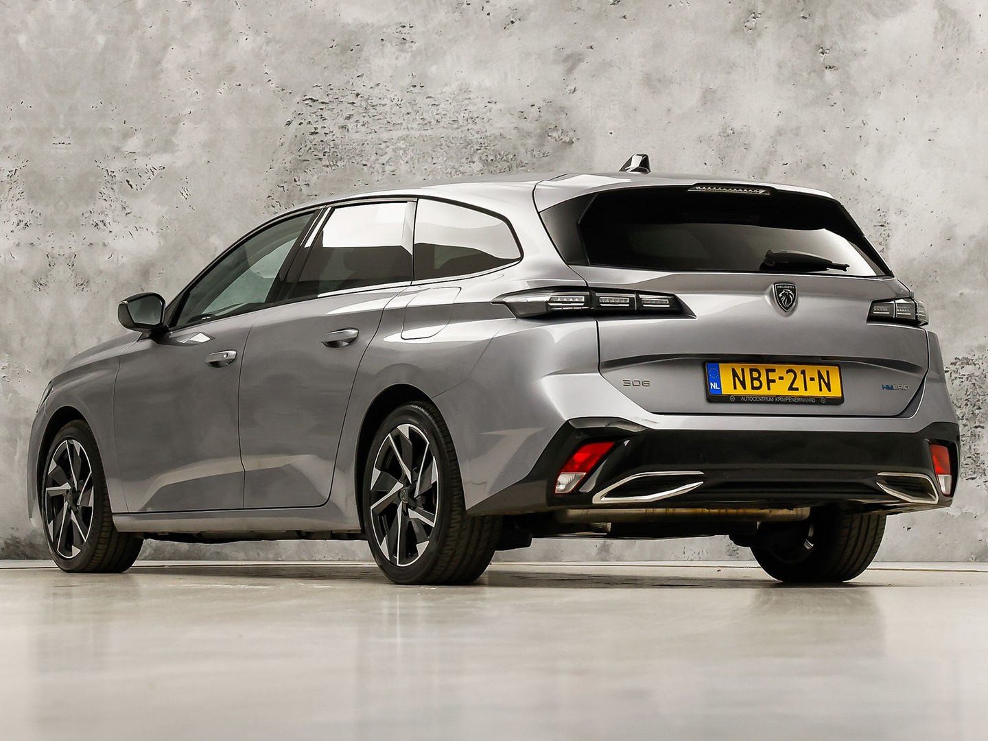 Peugeot 308 SW 1.6 Plug-in Hybrid 180 Allure 180Pk Automaat (APPLE CARPLAY, GROOT NAVI, 360 CAMERA, LEDER, SPORTSTOELEN, GETINT GLAS, ADAPTIVE CRUISE, KEYLESS, NIEUWSTAAT)