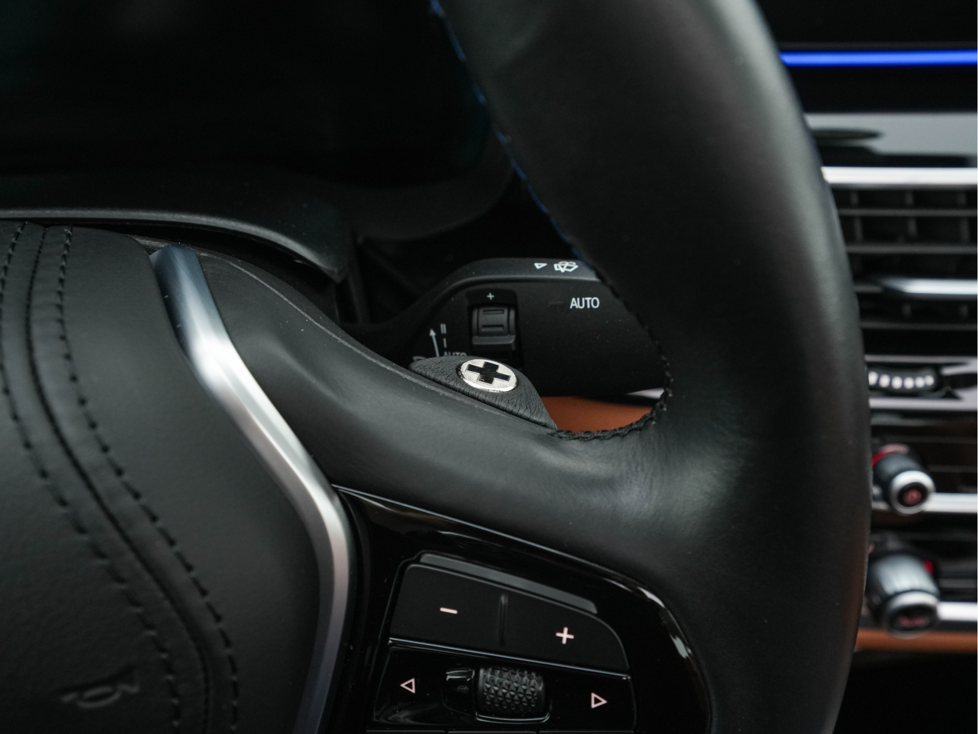 Alpina BMW ALPINA D5 S "Limousine nr.121" ALLRAD Aut. *PANO | LEATHER | HARMAN/KARDON | FULL-LED | ADAPTIVE-CRUISE | MEMORY-PACK | DIGI-COCKPIT | CAMERA | NAVI-FULLMAP | HEATED-COMFORTSEATS | AMBIENTLIGHT | SHIFTPADDLES |  TOWBAR | DAB | ..