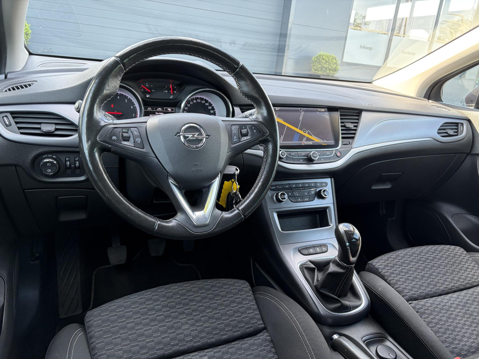 Opel Astra Sports Tourer 1.4 Turbo Online Edition ✓150pk✓2e Eigenaar✓Camera✓Carplay✓Navi✓Pdc V+A✓Stoelverw✓Stuurverw✓Clima✓Cruise✓Lm velgen✓6 Bak✓Comfortstoelen✓Dealer Onderhouden✓N.A.P✓Bj 12-2018✓Apk tot 01-2027