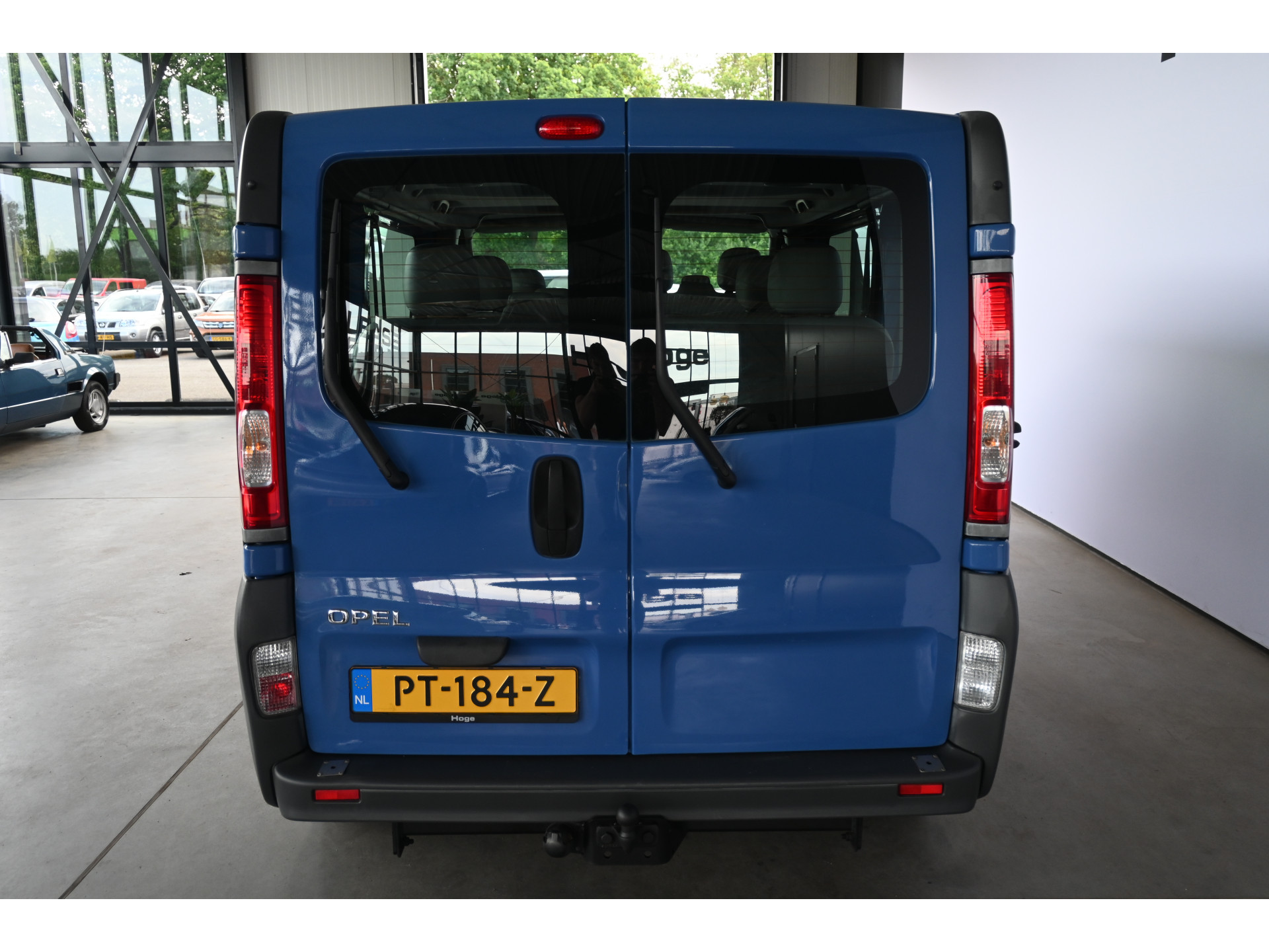 Opel Vivaro Combi 2.5 CDTI L1H1 Automaat 9 Persoons Airco Trekhaak Rijklaarprijs! Inruil Mogelijk!