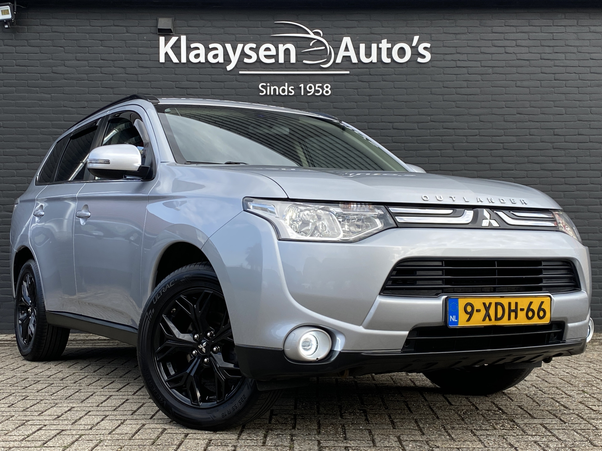 Mitsubishi Outlander 2.0 Intense 150 pk AUT. | dealer onderh. | lichtmetaal 18 inch | trekhaak | cruise control | apple carplay - android