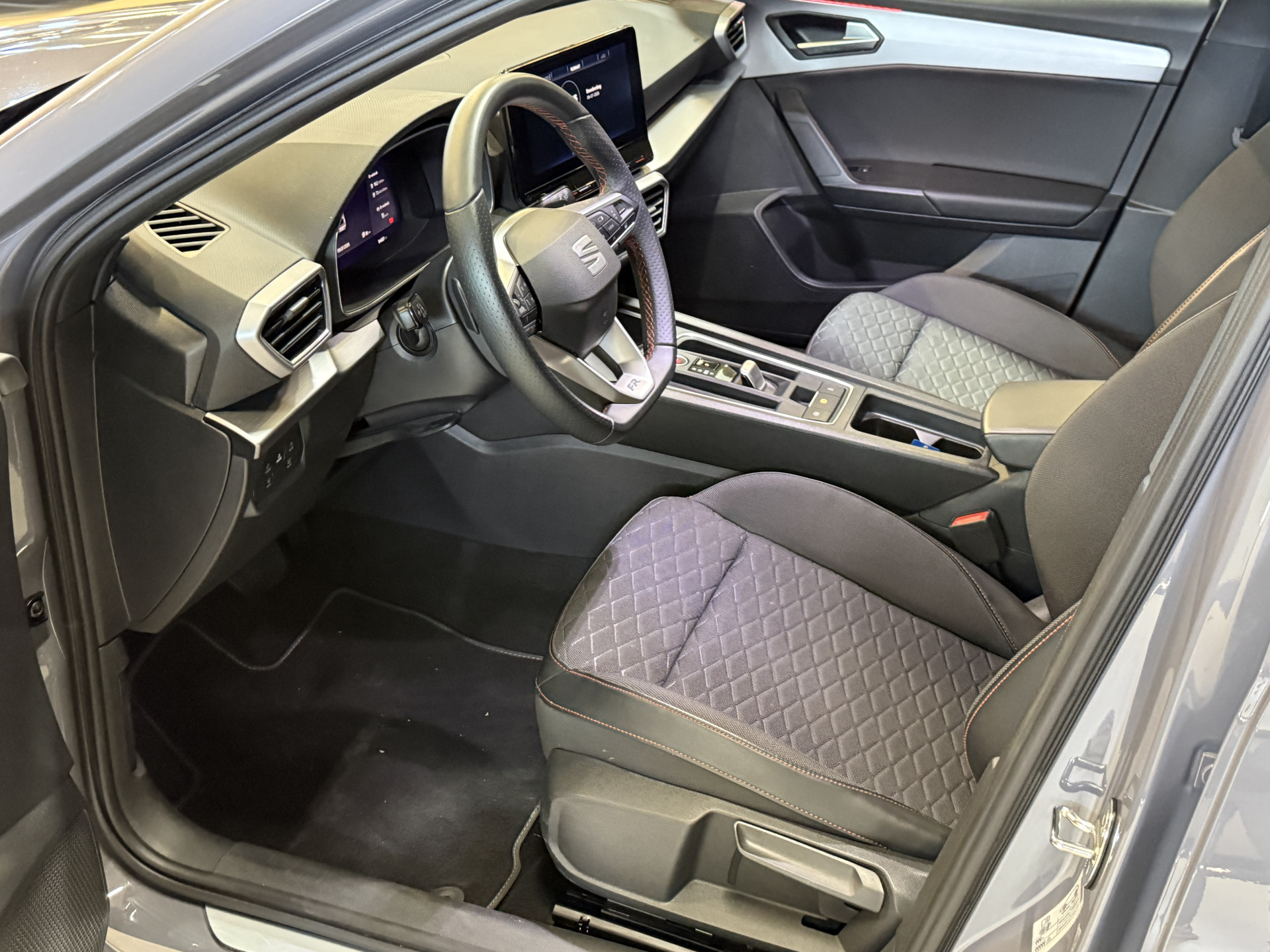 SEAT Leon 1.4 TSI eHybrid PHEV FR Business Intense | Keyless | Apple Carplay | Stoel/Stuurverwarming | Camera