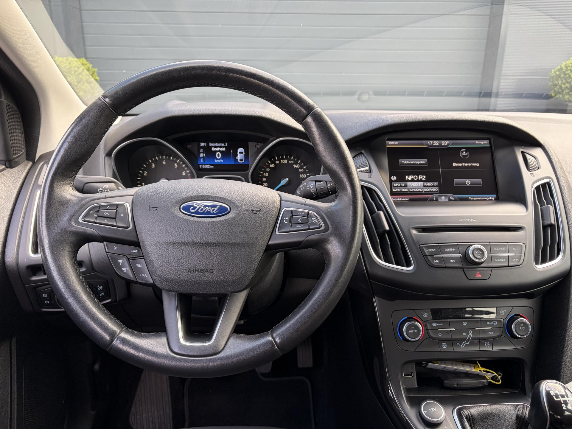 Ford Focus 1.0 Titanium   ✓125pk✓2e Eigenaar✓Navi✓Trekhaak✓6 Bak✓Clima✓Cruise✓Pdc V+A✓Net Beurt gehad✓17''Lm velgen✓N.A.P✓N.A.P✓Apk tot 09-2027