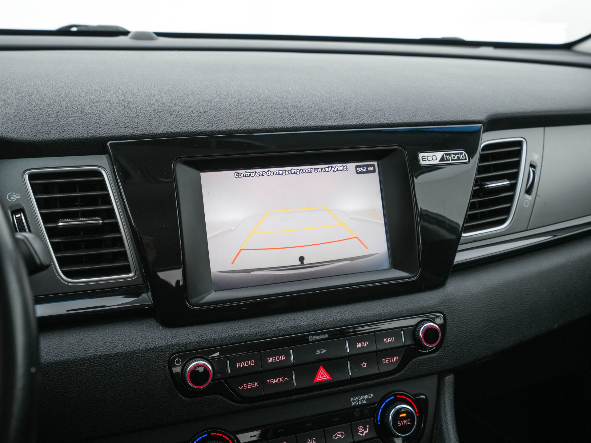 Kia Niro 1.6 GDi Hybrid ExecutiveLine Eco-Hybrid (INCL-BTW) Aut. *LEATHER-FABRIC | NAVI-FULLMAP | KEYLESS | CAMERA | COMFORTSEATS | DIGI-COCKPIT | LANE-ASSIST | ECC | CARPLAY | PDC | TOWBAR | 16''ALU*