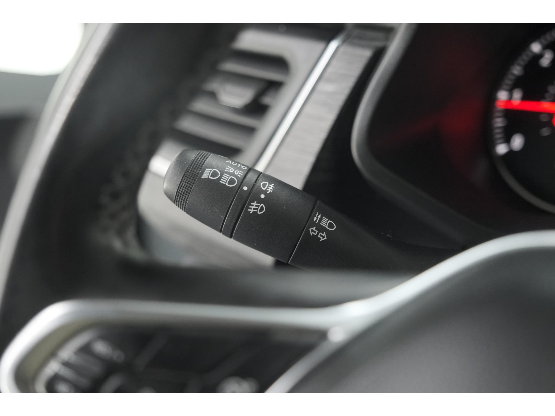 Renault Trafic 2.0 dCi 110 T30 L2H1 Work Edition | Trekhaak | Camera | Navigatie | Sidebars | Betimmering Laadruimte