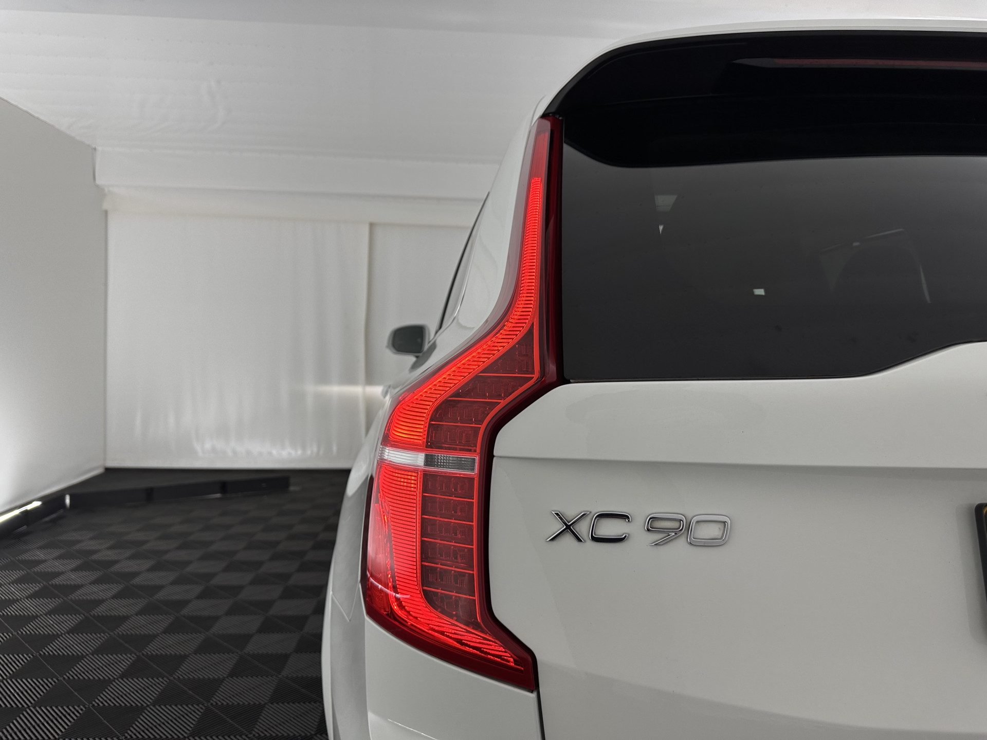 Volvo XC90 2.0 T8 Twin Engine AWD Inscription (7-Pers.) [ Plug-In ] Aut.*PANO | LEATHER | FULL-LED | MEMORY-PACK | DIGI-COCKPIT | HARMAN/KARDON | CAMERA | HEATED-SPORTSEATS | HEAD-UP | LANE-ASSIST | CARPLAY | AIRSUSPENSION | ECC | PDC | CRUISE | TOWBAR |