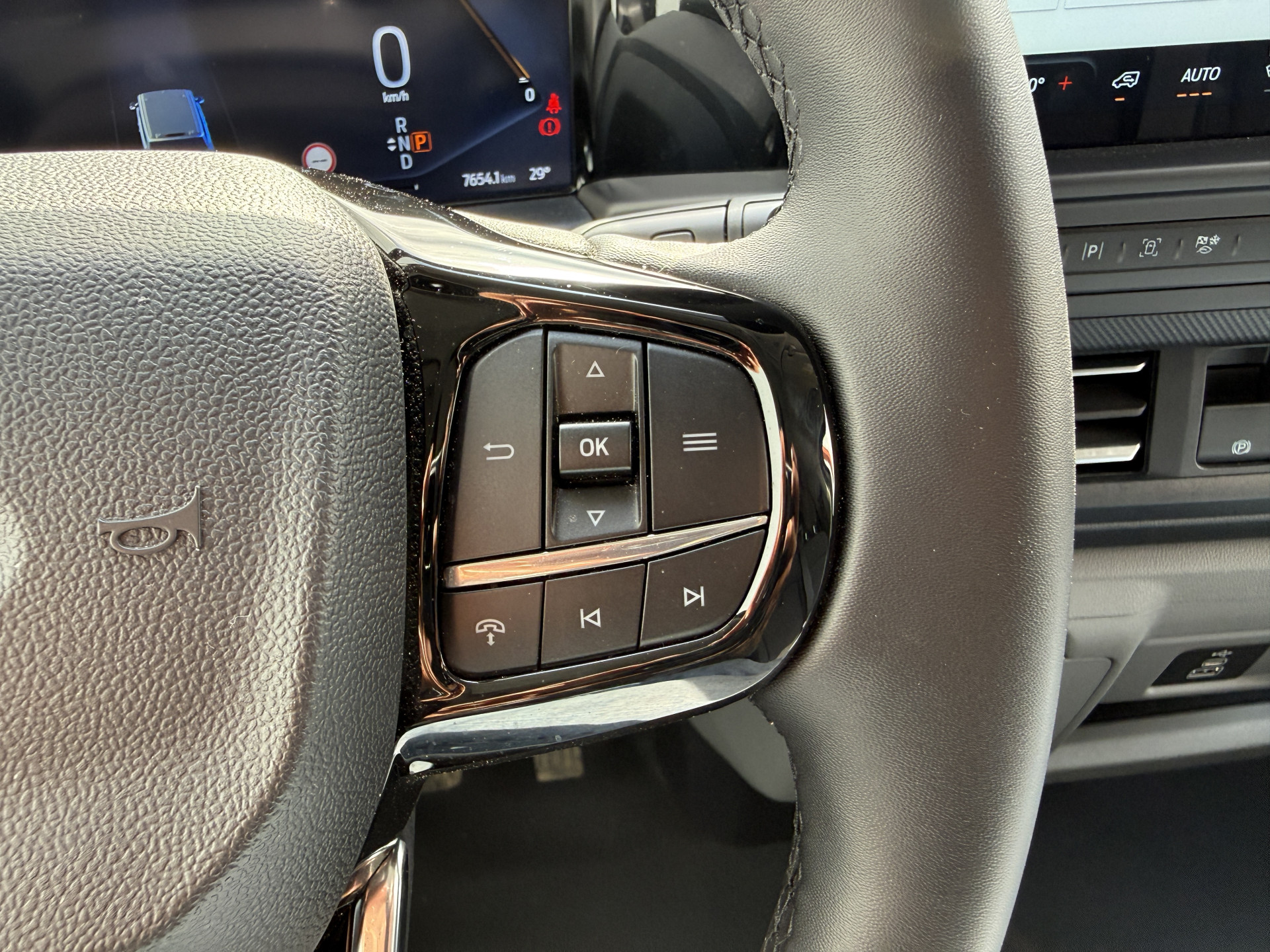 Ford e-Transit Custom 65 kWh 218PK Elektrisch 344km WLTP 2300kg Trekvermogen BEV Snelladen Stoelverwarming LED Cruise Control Camera Carplay Parkeersensoren v+a