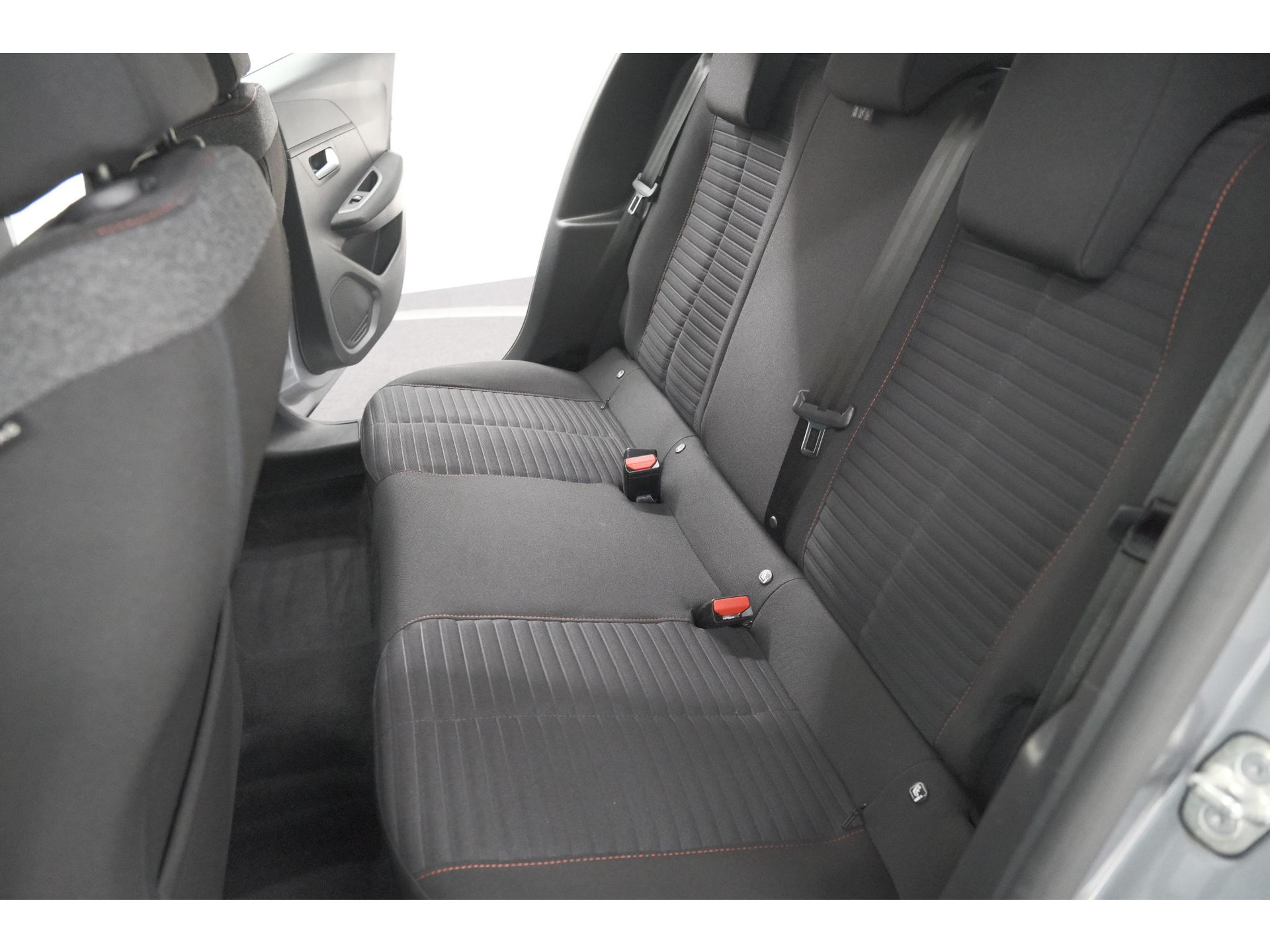 Peugeot 208 PureTech 75 Active Pack | Navigatie | Parkeersensoren | Apple Carplay | Allseason Banden