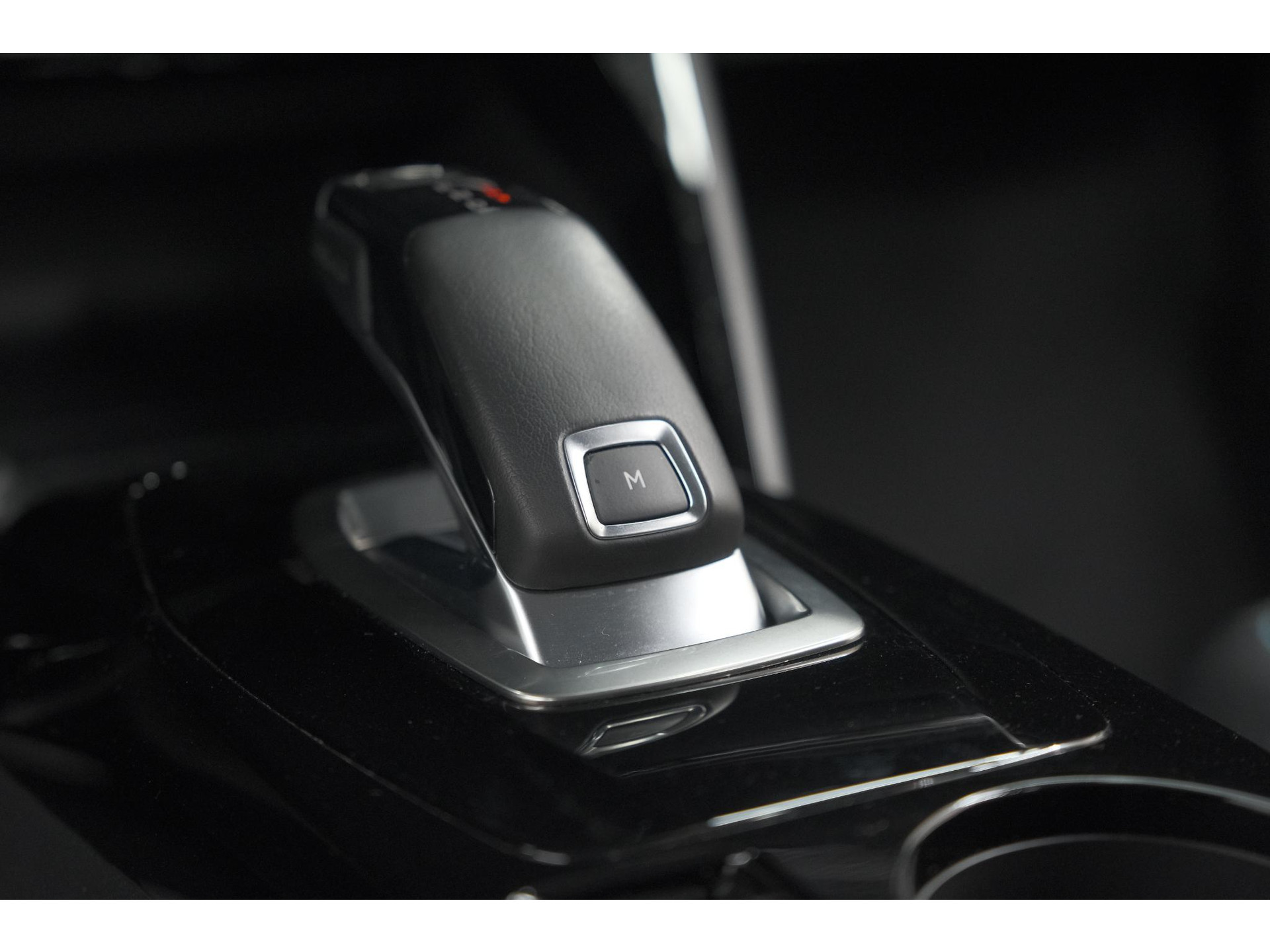 Peugeot 2008 PureTech 130 EAT8 Allure Pack | Trekhaak | Camera | Navigatie | Parkeersensoren